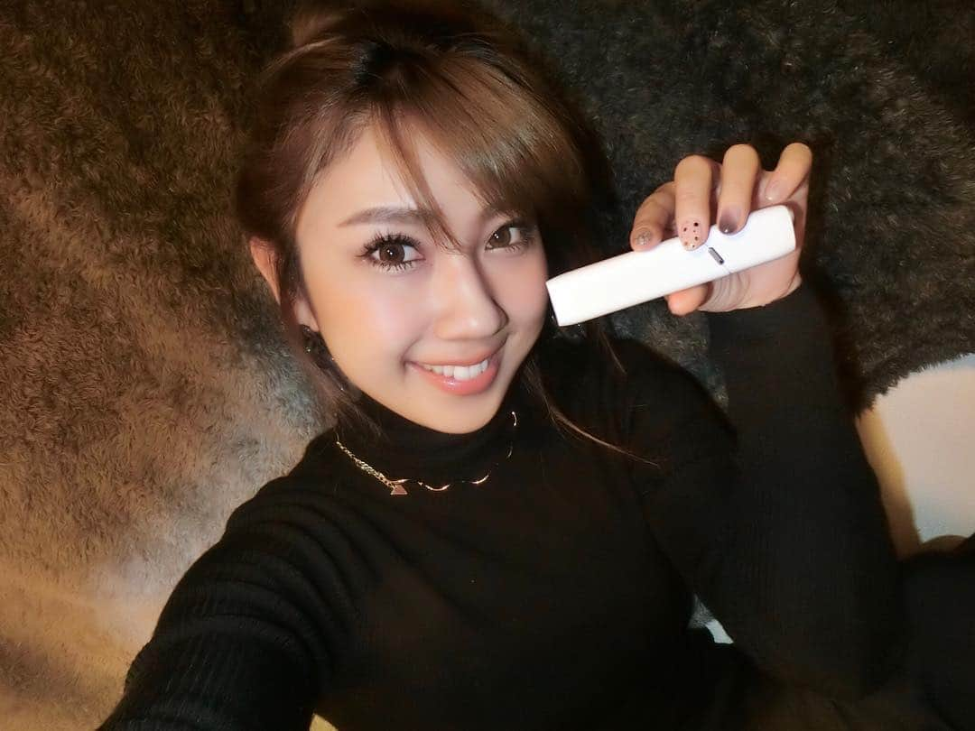 YUMIKAさんのインスタグラム写真 - (YUMIKAInstagram)「#IQOSThisChangesEverything #IQOSアンバサダー #IQOSJapan  Thank you @iqos_jp 🎉  成人喫煙者の皆さんにお知らせです💓 IQOS 3とIQOS 3 MULTIが 全国のコンビニで販売開始に🎉✨ . カラーはホワイトとグレーの2色展開で どれも本当に美しくてカッコいいデザインです🥺⭐️ . このIQOS 3 MULTIは連続使用出来るモデルでとにかく軽くてコンパクト🧡  超軽量でほんっとにビックリしますよ😆 持ち歩いてる感覚も無い程のコンパクトさなのでお出掛けにすっごくオススメです✨ . 近くにIQOSストアが無くて買えない！ って方でもお近くのコンビニで買えるので是非足を運んでみてください💓 * ※店舗により取扱いがない場合があります。 * ※成人向けの本製品には、リスクがないわけではありません。」1月28日 20時31分 - yumika_black