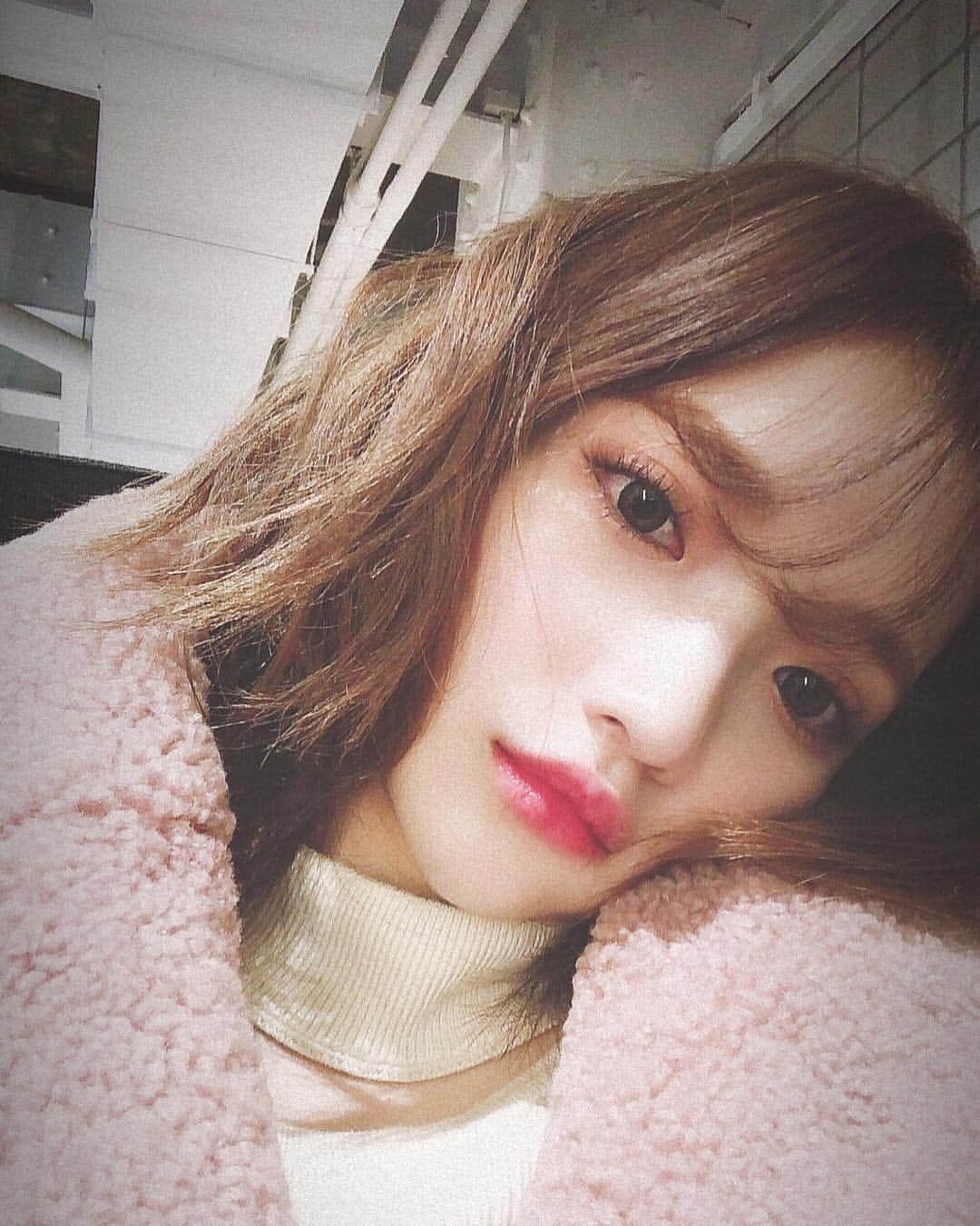 南りほのインスタグラム：「내친구가 잘나왔다고 해줘서 이것도 올릴게요..🤳🏻 아 그전에 올렸던 사진이랑 비슷하게 보이지만 좀 달라요... 각도랑 색감이 .. 예쁘게 봐주때요..😅💋헤헤」
