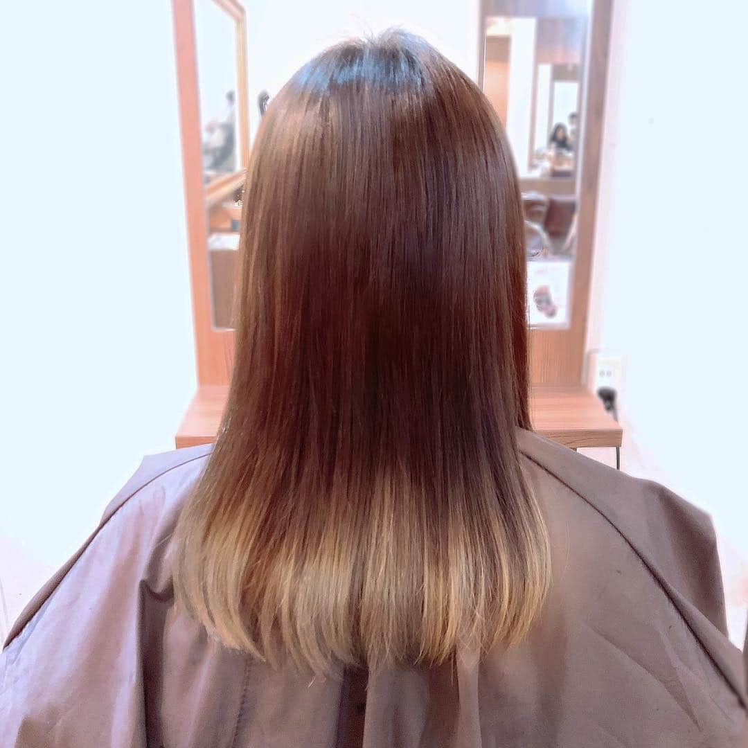 鎌田紘子さんのインスタグラム写真 - (鎌田紘子Instagram)「髪そめた！💇‍♀️💞毛先グラデーションでブリーチアッシュ。全体もアッシュ。実際の方がもっとアッシュ！！ #アッシュカラー #アッシュ #ヘアカラーアッシュ #ヘアカラー #ブリーチカラー #アッシュグラデーション #アッシュグラデ #毛先カラー #毛先ブリーチ #毛先グラデーション #グラデーションカラー」1月28日 20時52分 - hirokokamata12