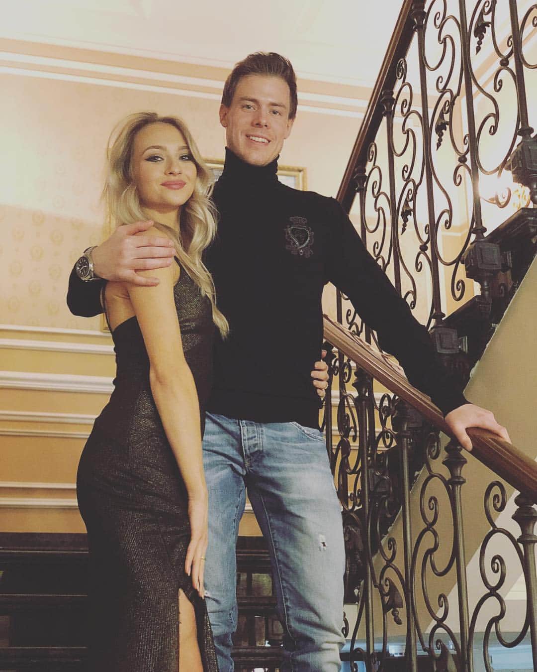 ニキータ・カツァラポフのインスタグラム：「Ну всё, мы дома. Хотел ещё раз поблагодарить всех Вас - друзей, родных, близких и конечно Вас дорогие болельщики и фанаты фк!!! Вы просто космос!!! Спасибо всем кто нас поддержал!!! Ну и отдельное спасибо нашим дорогим @aleksandr_zhulin @petrdurnev @ionov_dmitry и Сергею Георгиевичу Петухову, что верите в нас и что всегда рядом🙏🏻❤️」