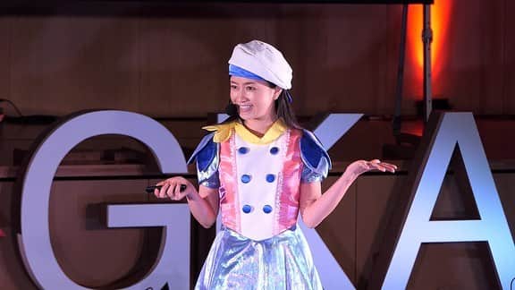 岡田ひとみ（ねんドル）さんのインスタグラム写真 - (岡田ひとみ（ねんドル）Instagram)「日本初の完全英語、中学生主体で運営された​TEDxイベント、TEDxGKA(ぐんま国際アカデミー)でスピーチをさせていただきました。 テーマは“Nendo and Being a Weirdo”。私が大切にしている“違和感”と、子どもたちに何を届けたいか。 海外でワークショップをやっているので、よく英語が得意と誤解をされることがありますが、いつも愛と勇気と中学生英語だけで過ごしている私にはとても無謀な挑戦でありました。 しかし大好きなTEDであること、学生自身が声をかけてくれたこと、そして伝えたいことがあるので、お話しでき嬉しく思っています。 ※YouTubeのリンクはブログに貼っています。  The first full English TEDx event in Japan! Nendo and Being a Weirdo | Hitomi Okada | TEDxGKA YouTube https://youtu.be/G_EuoKnwvSg  Special thanks to Duncan,Julia,Chica,Tomo,Ronnie  #ted #tedx #tedxgka #speech #english #nendol #japan #japon #ねんドル #おねんどお姉さん」1月28日 21時23分 - hitomi_nendol