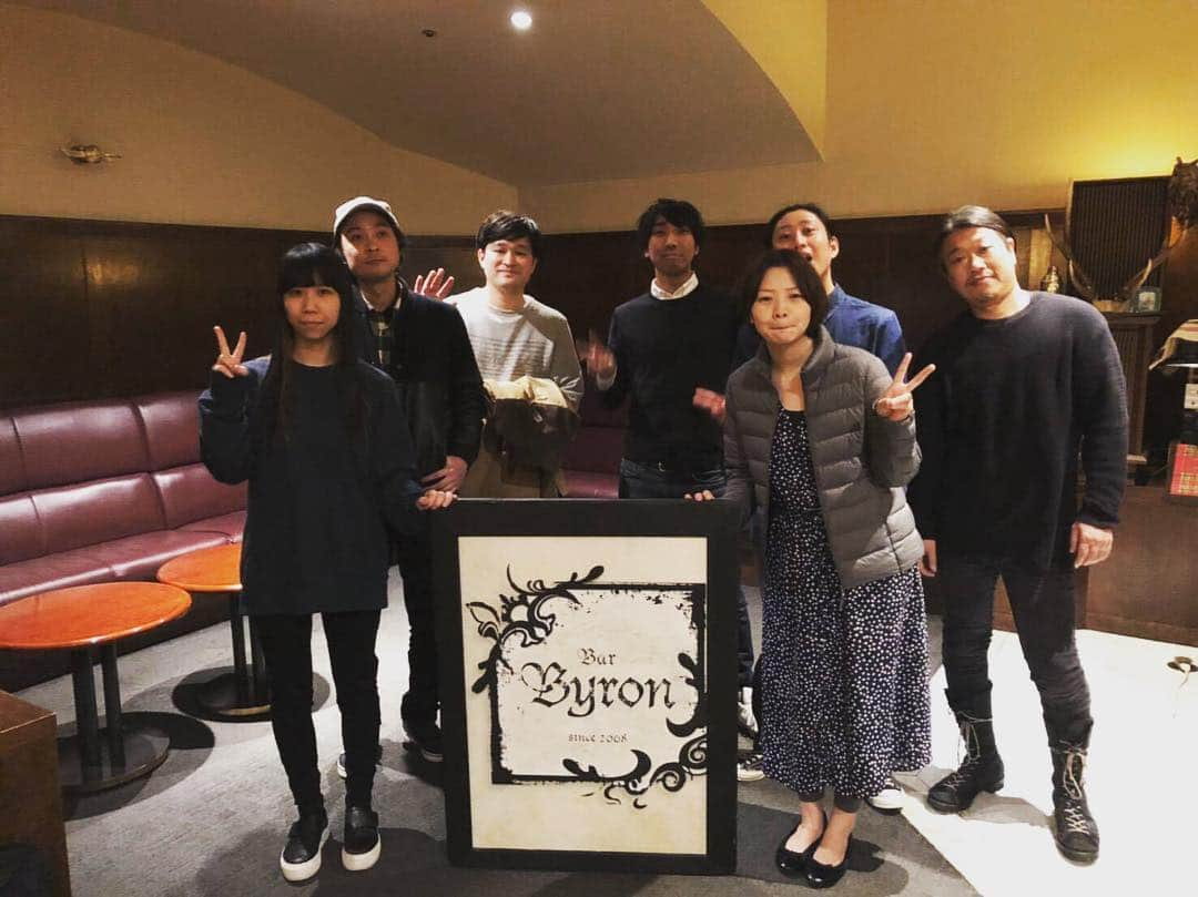 345さんのインスタグラム写真 - (345Instagram)「千葉bar byron、見に来てくださったみなさん、ありがとうございました。大人な雰囲気の会場でのライブ、密度の濃い演奏ができて良い時間でした。 終演後、Chris Van Cornellのみなさんと店長さんと。  #titiuu #chrisvancornell  #千葉 #barbyron #owlcamp」1月28日 22時18分 - 345.uu