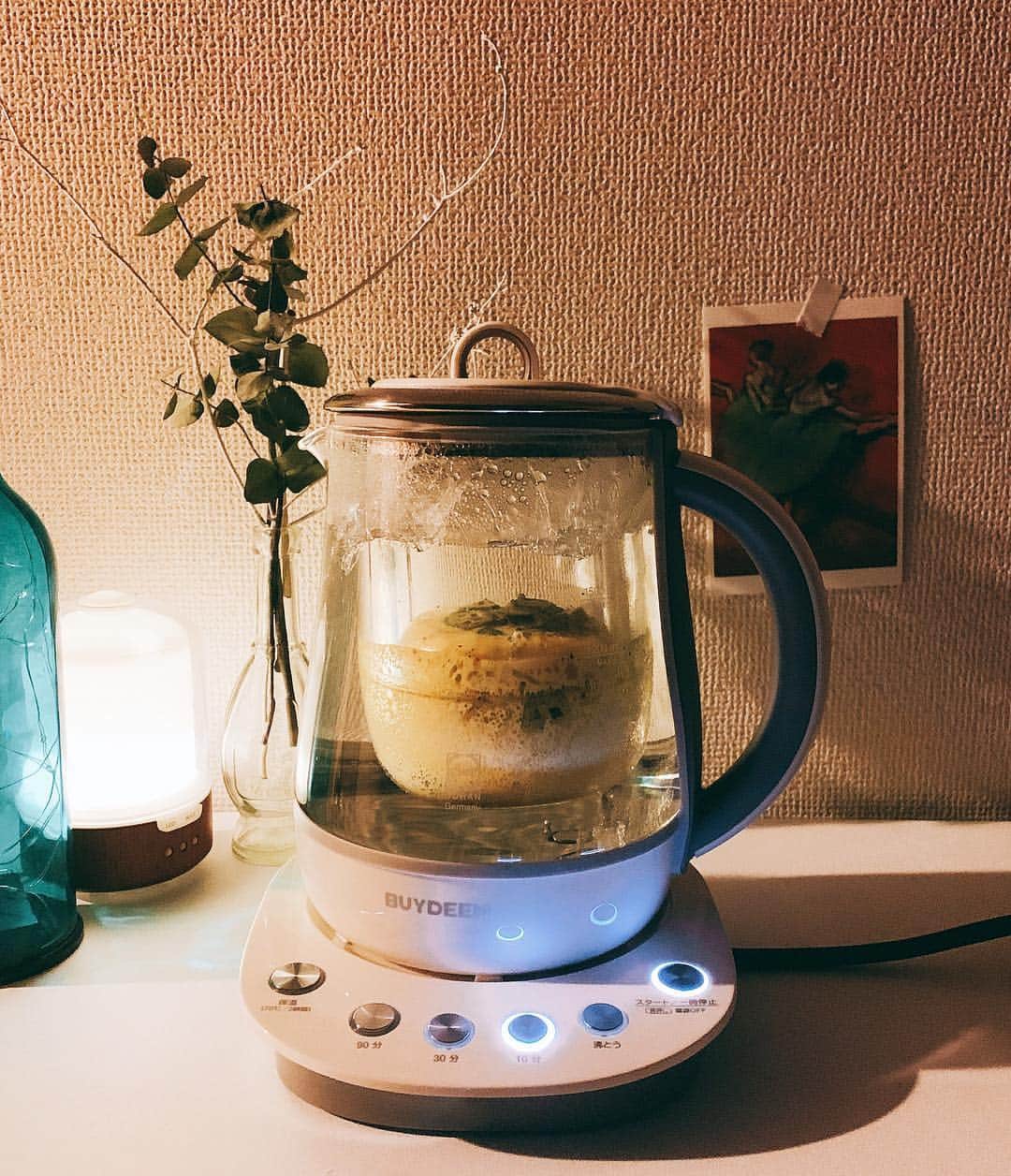 池田莉子さんのインスタグラム写真 - (池田莉子Instagram)「薬膳ポットで🥣 オクラのふわふわ茶碗蒸し🥚🥚 . 寒い日が続くので、鍋ばかり。。何か温かくて 美味しいものを簡単に作れたら良いのにな〜 と思い薬膳ポットのレシピをなんとなく見ていたら 茶碗蒸しが作れると知り、さっそく作ってみました😆 . 卵、お水、お出汁、オクラを入れて 10分ボタンを押すだけ👏👏 茅乃舎で美味しいお出汁を買ったので、 使ってみました。 美味しいのでおすすめです💖✨✨ . オクラは胃腸を整え、疲労回復効果もあるので 少し疲れ気味かも…という方は是非作ってみてください！ . #yakuzen #buydeem #bgm #unchainedmelody  #薬膳ポット #薬膳 #茶碗蒸し #オクラ #茅乃舎」1月28日 22時26分 - ricoikeda