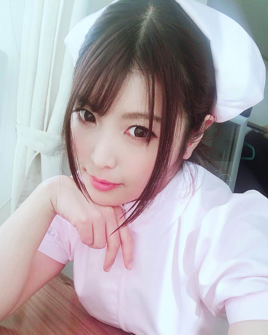 新村あかりのインスタグラム：「貴人監督に撮影していただきました♡ 衣装可愛いよ❤️」