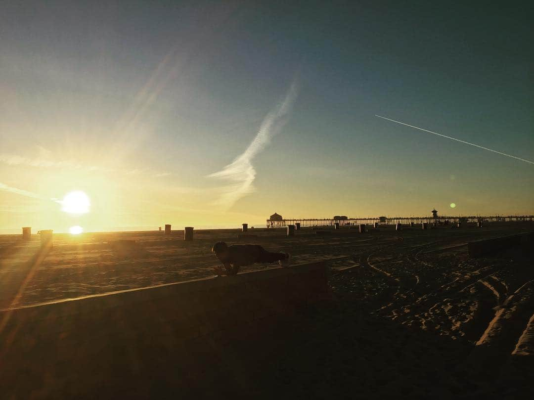 飯塚翔太さんのインスタグラム写真 - (飯塚翔太Instagram)「Huntington Beach  #shomanplank #sunset」1月29日 11時52分 - shoman0625