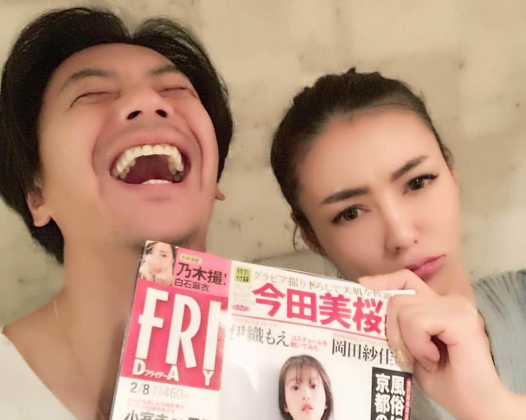 内藤陽子さんのインスタグラム写真 - (内藤陽子Instagram)「Just frends!友達同士で撮られるってどゆこと？！ #勘違いにもほどがある#お騒がせしました#ネタ切れかっ#即会議#怒りと笑いの狭間に#friday#今日は火曜日だけど」1月29日 11時51分 - dadaflora