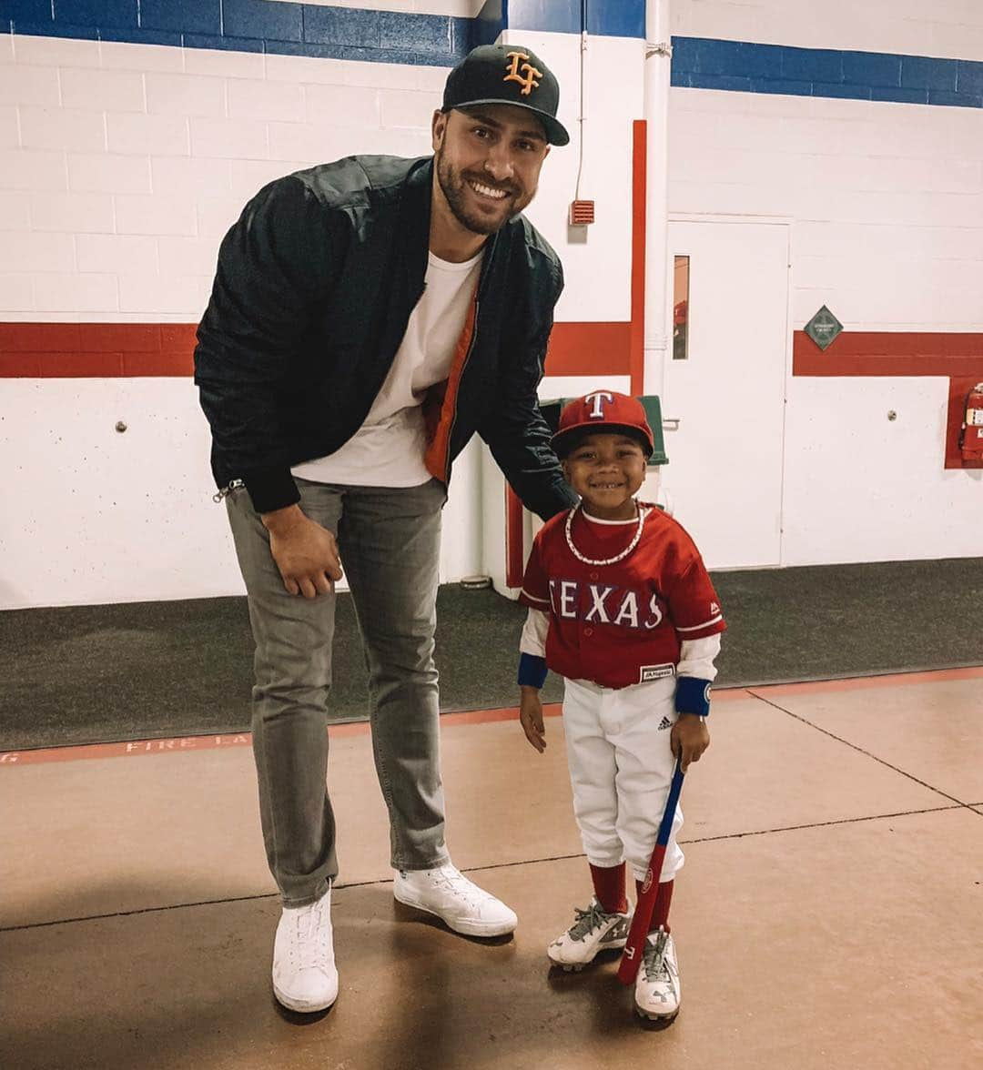 ジョーイ・ギャロさんのインスタグラム写真 - (ジョーイ・ギャロInstagram)「Want to thank all the @Rangers fans that came out to Fan Fest this past weekend! Thank you all for making it a memorable one! ⚾️🙌🏼」1月29日 3時14分 - joeygallo24