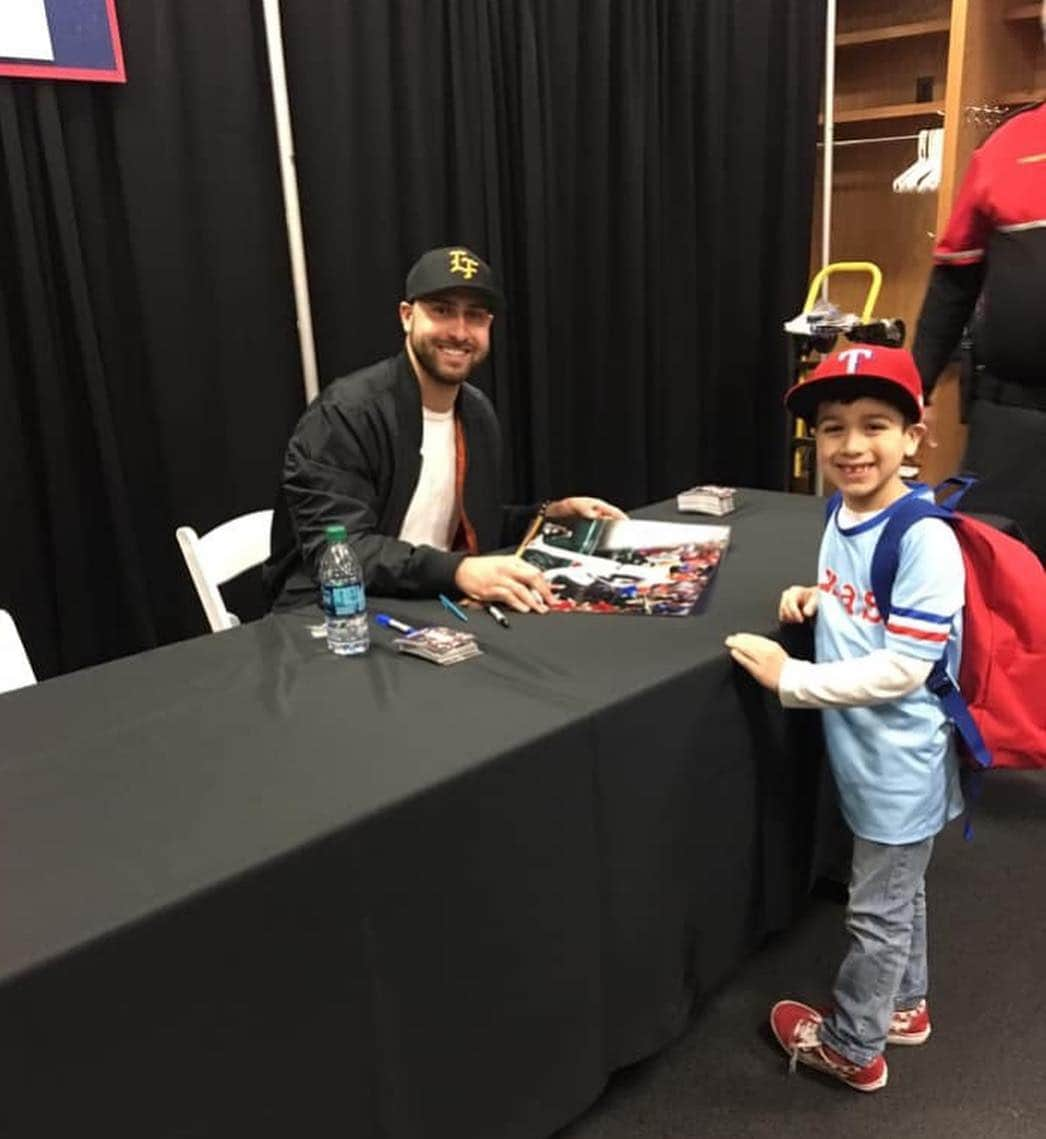 ジョーイ・ギャロさんのインスタグラム写真 - (ジョーイ・ギャロInstagram)「Want to thank all the @Rangers fans that came out to Fan Fest this past weekend! Thank you all for making it a memorable one! ⚾️🙌🏼」1月29日 3時14分 - joeygallo24