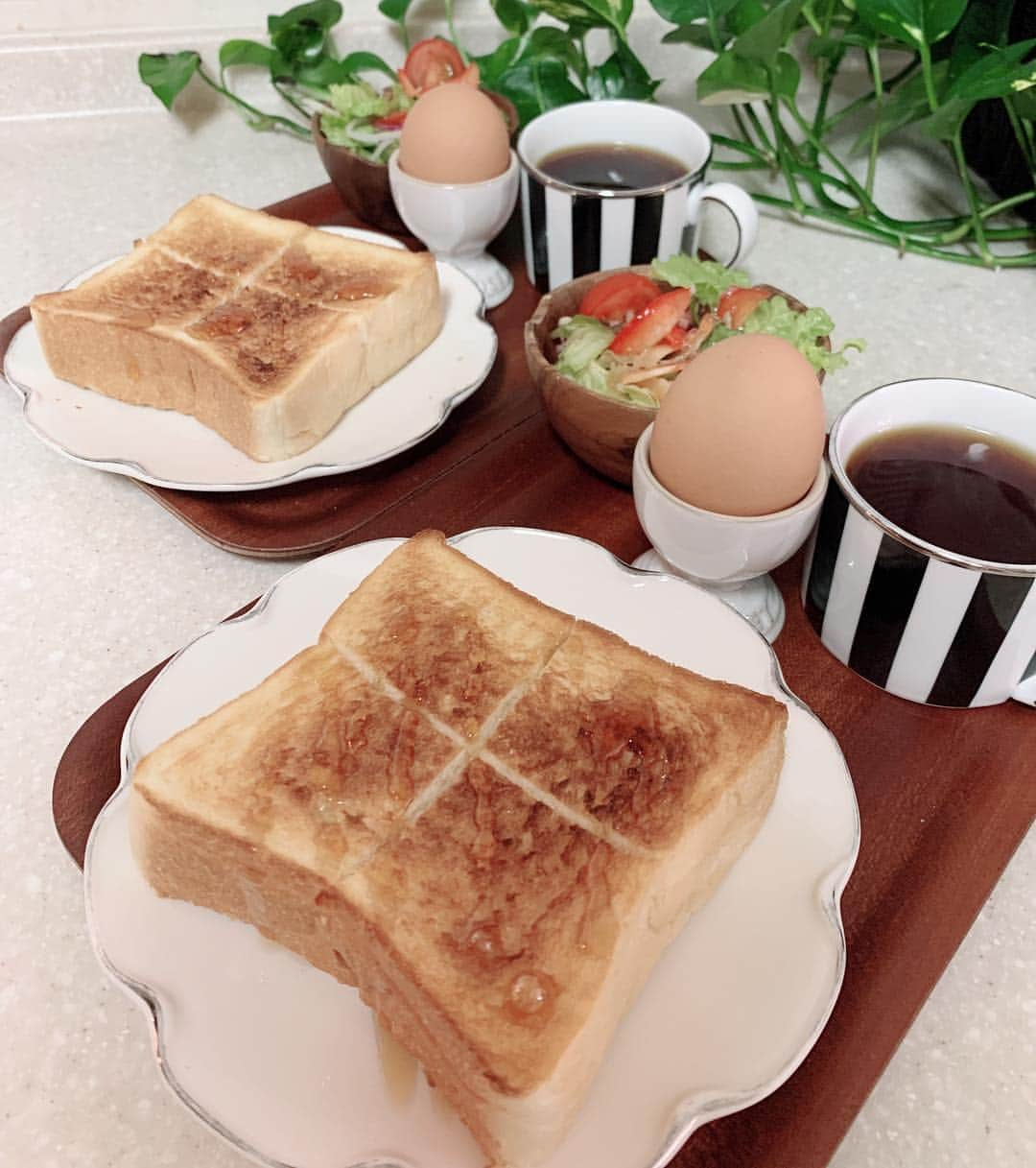 水谷雅子さんのインスタグラム写真 - (水谷雅子Instagram)「#おはようございます #モーニング#朝食 #breakfast #トースト#はちみつ #ゆで卵#シュガーレディ #サラダ#ホットコーヒー#珈琲 #水谷雅子 #水谷雅子beautybook50の私  こちら今朝は晴れ☀️ 風は冷たいのでしっかりと防寒対策してくださいね❣️ 今日も頑張って行ってらっしゃい😊✋💖」1月29日 8時09分 - mizutanimasako