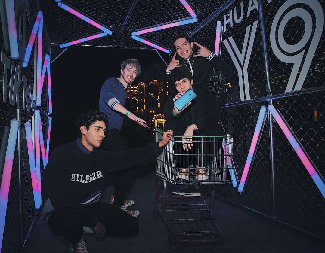 CD9のインスタグラム：「¡Estuvo increíble la #PartY9 de @huaweimobilemx! Conocimos el nuevo #HuaweiY92019 y además nos divertimos mucho con ustedes coders.」