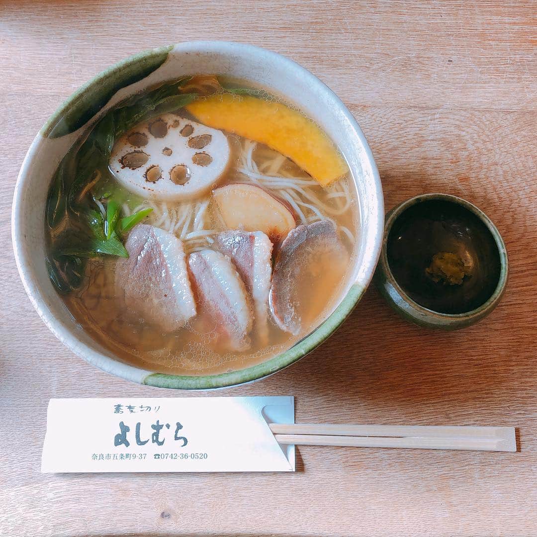 西島知宏のインスタグラム：「奈良にお越しの際はぜひおすすめしたい西の京の蕎麦屋「よしむら」。かき揚げ蕎麦がおすすめですが本日は時間が遅かったため売り切れで、鴨南蛮蕎麦。薬師寺、唐招提寺から徒歩5分の近さ。  #奈良  #奈良グルメ  #蕎麦」