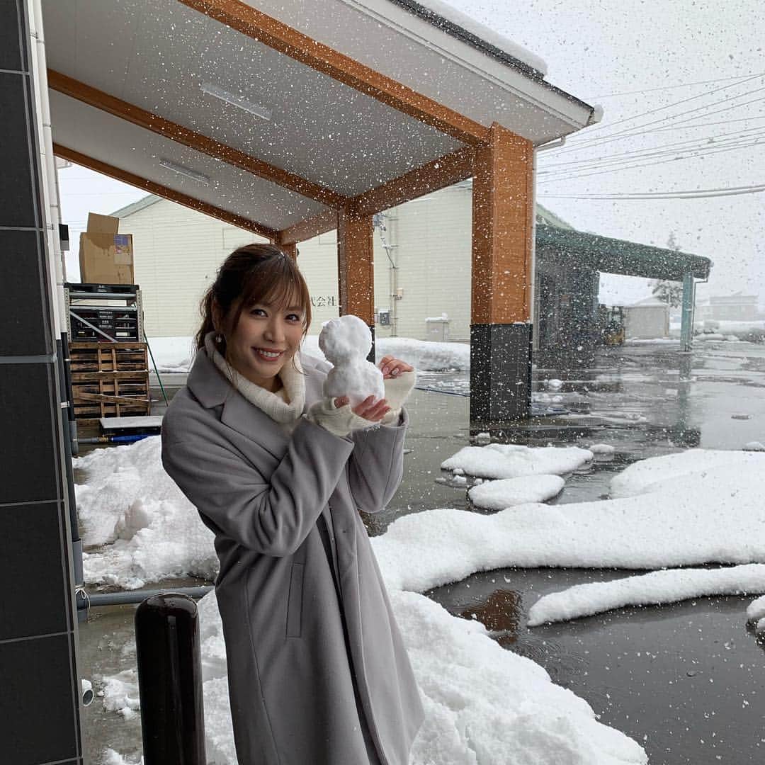 大島麻衣さんのインスタグラム写真 - (大島麻衣Instagram)「雪だるま作ったよ⛄️ #とっても簡易的なやつ #雪だるま #snowman #でーーっかいの作りたい #新潟」1月29日 20時21分 - maioshima911