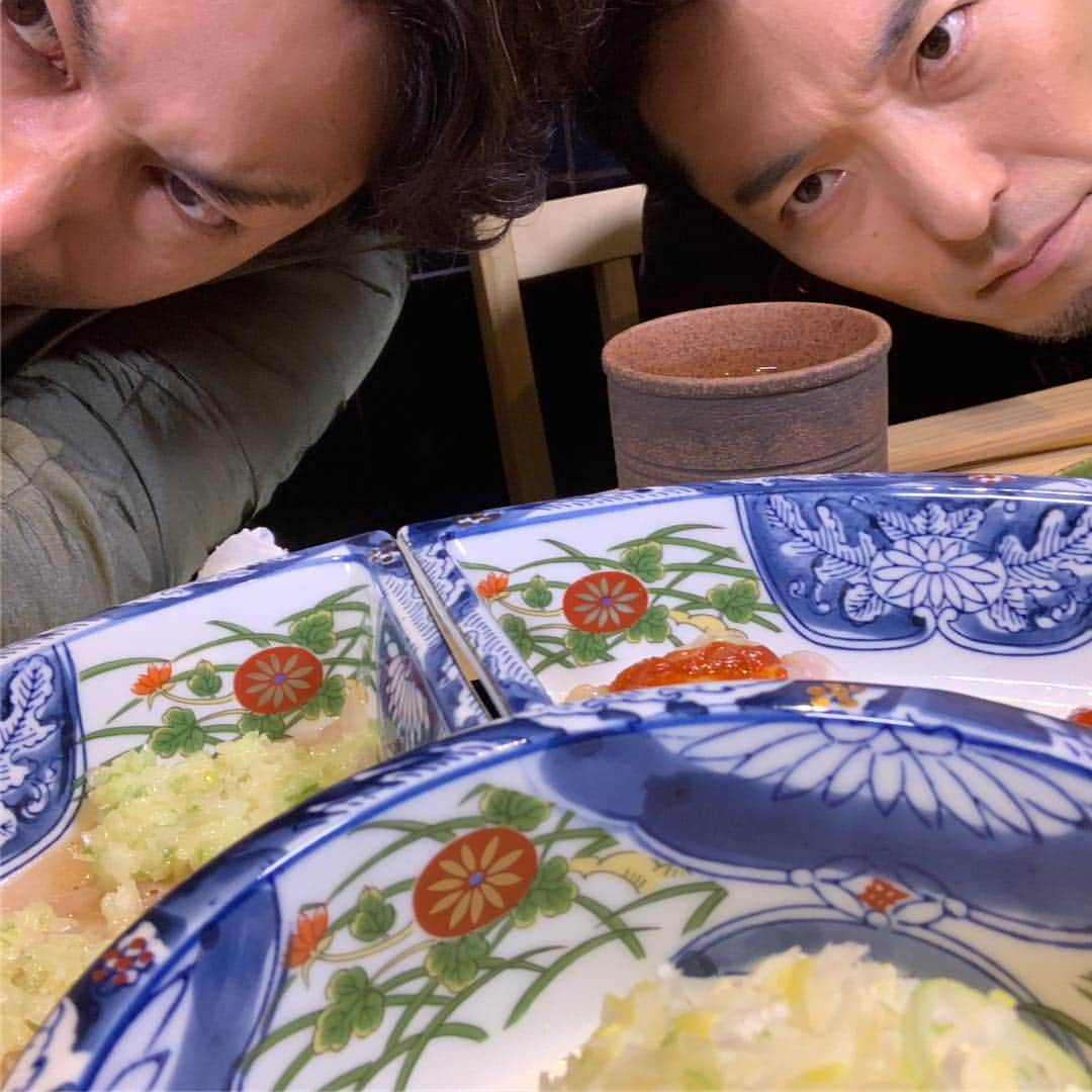 安田顕さんのインスタグラム写真 - (安田顕Instagram)「#火曜サプライズ #睨み飯 中田敦彦さん。 睨みすぎて、お料理が映ってない……。」1月29日 20時43分 - yasu_da_ken