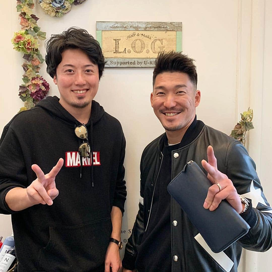 梶谷隆幸のインスタグラム：「キャンプ前の美容院！斎藤さんいつもありがとうございます😊 #logbyurealm @saito_jyunya」