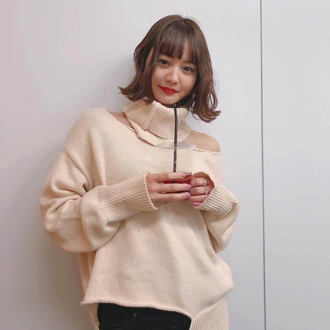 NANAMIさんのインスタグラム写真 - (NANAMIInstagram)「@amail_official  のお気に入りknit❄️ 首のとこは取り外し可能で2wayなの♡♡ #nana私服 #白玉ななみ」1月29日 21時33分 - nanami023