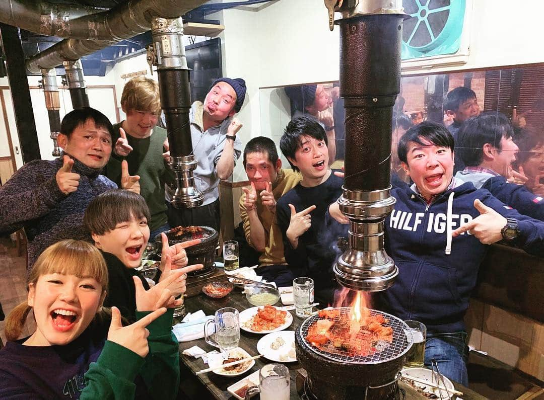 高倉陵さんのインスタグラム写真 - (高倉陵Instagram)「昨日はダンディ坂野兄さんのお誕生日会！！ きれいな顔してるだろ、うそみたいだろ、52歳だぜ。。 エルシャラカーニしろうさん、三拍子高倉、手賀沼ジュン、お侍ちゃん、ペンギンズなお、ポルコなこ、根菜キャバレーきったん、営業部の橋本ちゃん。  焼肉食べ放題の後カラオケで23時には帰宅の  旨く、楽しく、健全な三拍子揃った会です。  #三拍子#三拍子高倉#高倉陵#comedian#comedy#japanese#Standupcomedians#funny#ダンディ坂野#ゲッツ#gets#お笑い#芸人#エルシャラカーニ#ペンギンズ#お侍ちゃん#ポルコ#じっく#手賀沼ジュン#根菜キャバレー#焼肉#新大久保#焼肉食べ放題#カラオケ」1月29日 17時18分 - takakulife