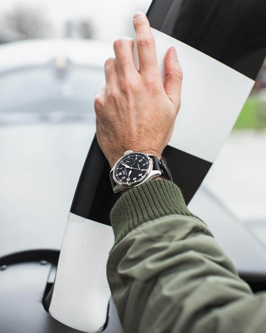 IWCさんのインスタグラム写真 - (IWCInstagram)「Style at the highest calibre. Featuring the #IWCBigPilot (Ref. IW501001). #IWCSIHH #SILVERSPITFIRE」1月29日 18時04分 - iwcwatches