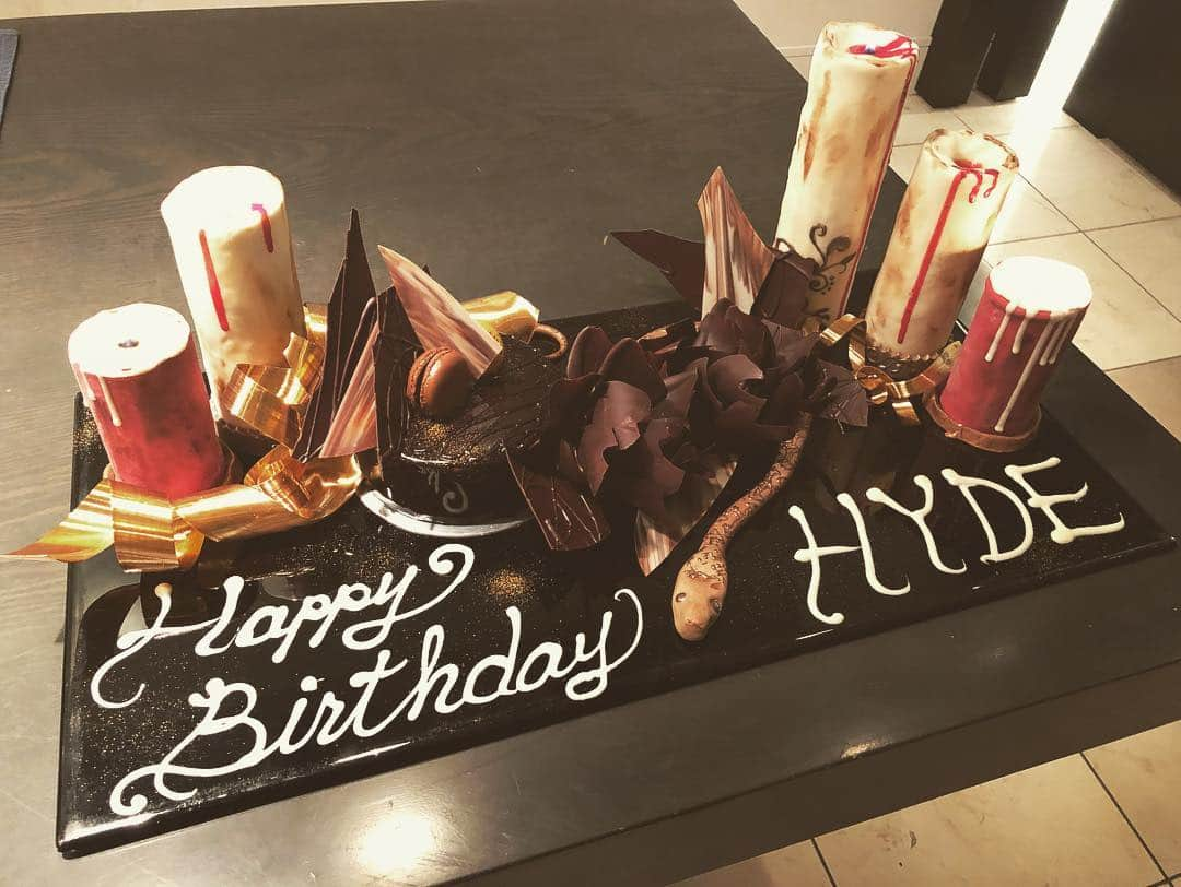 DAIGOさんのインスタグラム写真 - (DAIGOInstagram)「Dear Mr. HYDE,  Today calls for a celebration. Today is the monumental day of your birth. Happy Happy Birthday!  My life changed when I met you.  And for that I am forever grateful. Thank you always, and forever.  I will continue to follow you till the end of the world.  HYDE-san, you are forever my God.  Please continue to share your magical voice with the world.  I want to watch you forever.  Our  forever L'Arc〜en〜Ciel.  #HYDE @hydeofficial  #DAIGO #siwaza @siwaza_  Thank you siwaza for the order made original present!」1月29日 18時09分 - daigo_breakerz_