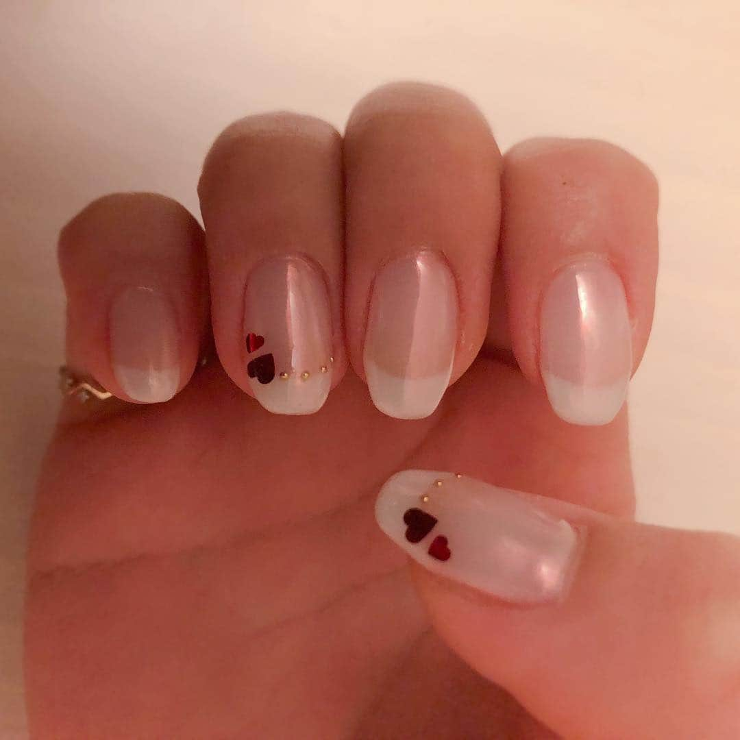 大家志津香さんのインスタグラム写真 - (大家志津香Instagram)「. . new nail◎ 昨日変えましたあ . . バレンタインなのではーと。 . . 足は前のやつー。 . 代官山の RUBY&ONYXさんでっ . #バレンタインネイル#valentinenails  #フレンチ #nail #シンプルネイル」1月29日 18時35分 - ooyachaaan1228