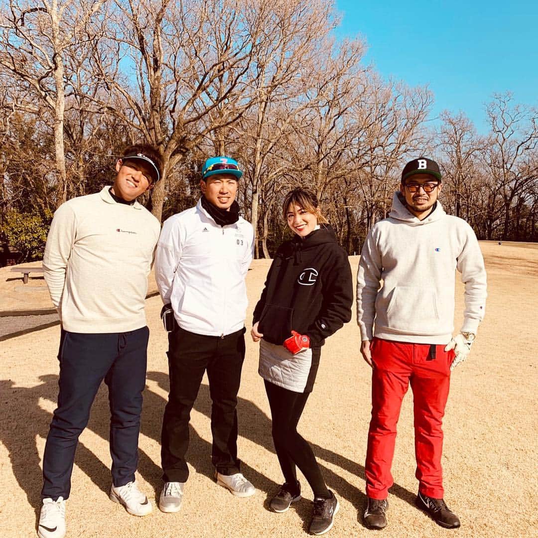 のインスタグラム：「キャンプ前の最後の休日にゴルフ行ってきました！ 明日練習してキャンプインです！ #角中勝也#橋本太郎#月本えり#木村文紀#ゴルフ#champion#champion会」