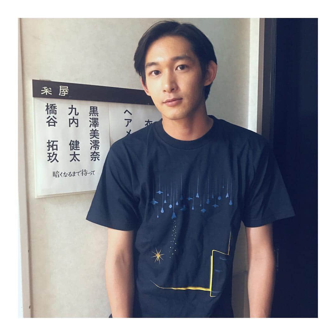 九内健太のインスタグラム：「今日で #暗くなるまで待って が始まって5日。  沢山のお客様に観に来て頂けて、とても嬉しいし幸せです。 まだ行く日を決めていない方は、トークショーがある30.31.1日がオススメです。ここでしか聞けない裏話で絶対満足出来ますよ🙆‍♂️ 2/3まで #池袋 #サンシャイン劇場 でやっているのでお時間のある方は是非遊びにきて下さい。  #俳優 #actor #배우 #演员 #モデル #model #모델 #时装模特」