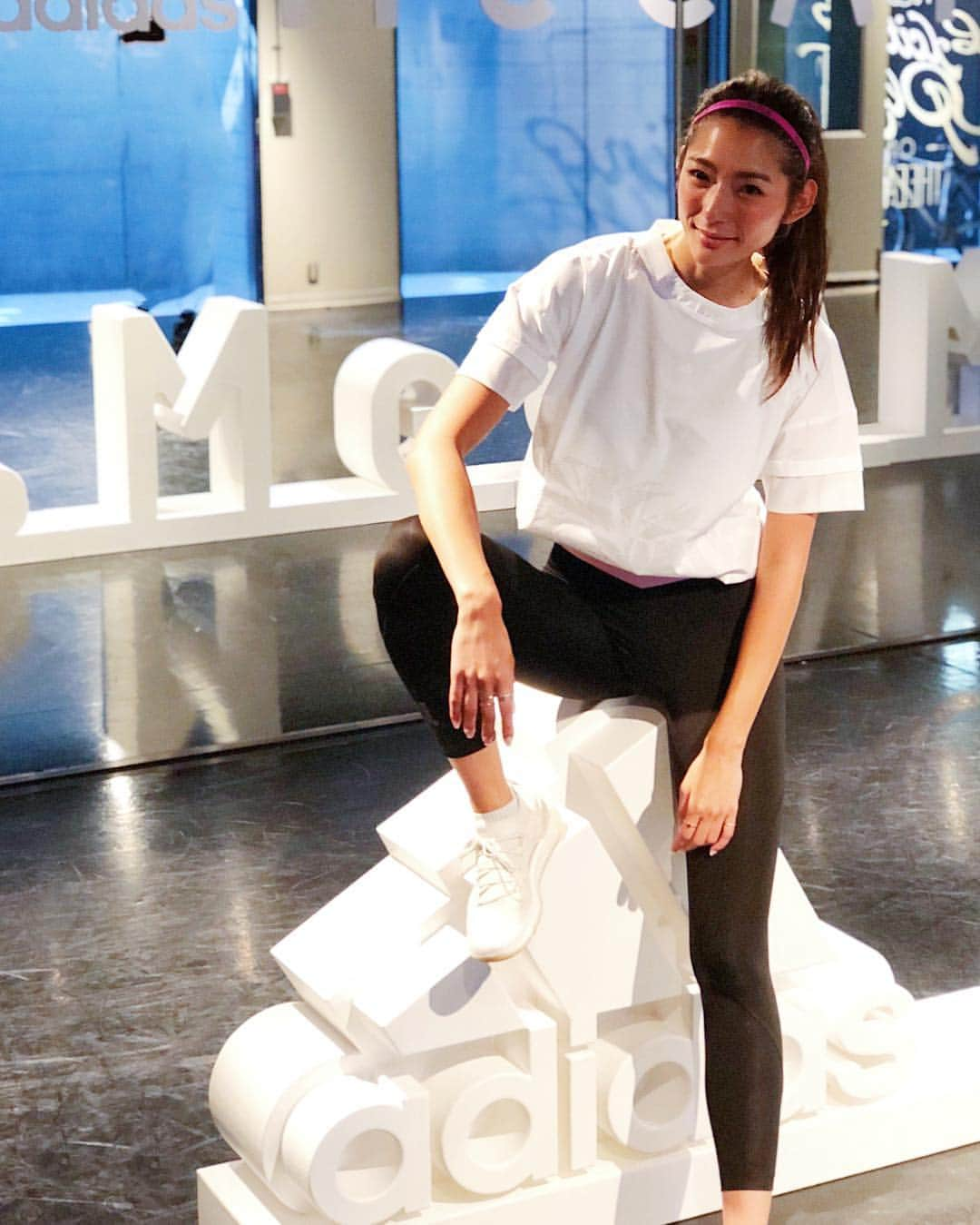 福田萌子さんのインスタグラム写真 - (福田萌子Instagram)「【adidas MeCAMP】 adidas women主催の女性のためのマルチスポーツコミュニティ、今年も週末に開催しています✨今年最初のmonthly #MeCAMP は #breakletics でした。 初めてする事は出来なくて当たり前。 大事なのはとりあえず挑戦してみる事❗️ そして楽しむこと‼️ ワークアウトやスポーツは何十種類もあるし目的も人それぞれです。 ただ汗をかいたあとの『達成感』はみんなに訪れる😊 自分に合ったエクササイズを見つけてスポーツの楽しさを体験しに来てくださいっ🌟 ・ #createdwithadidas #adidastokyo #adidaswomen #heretocreate」1月29日 19時21分 - moekofukuda