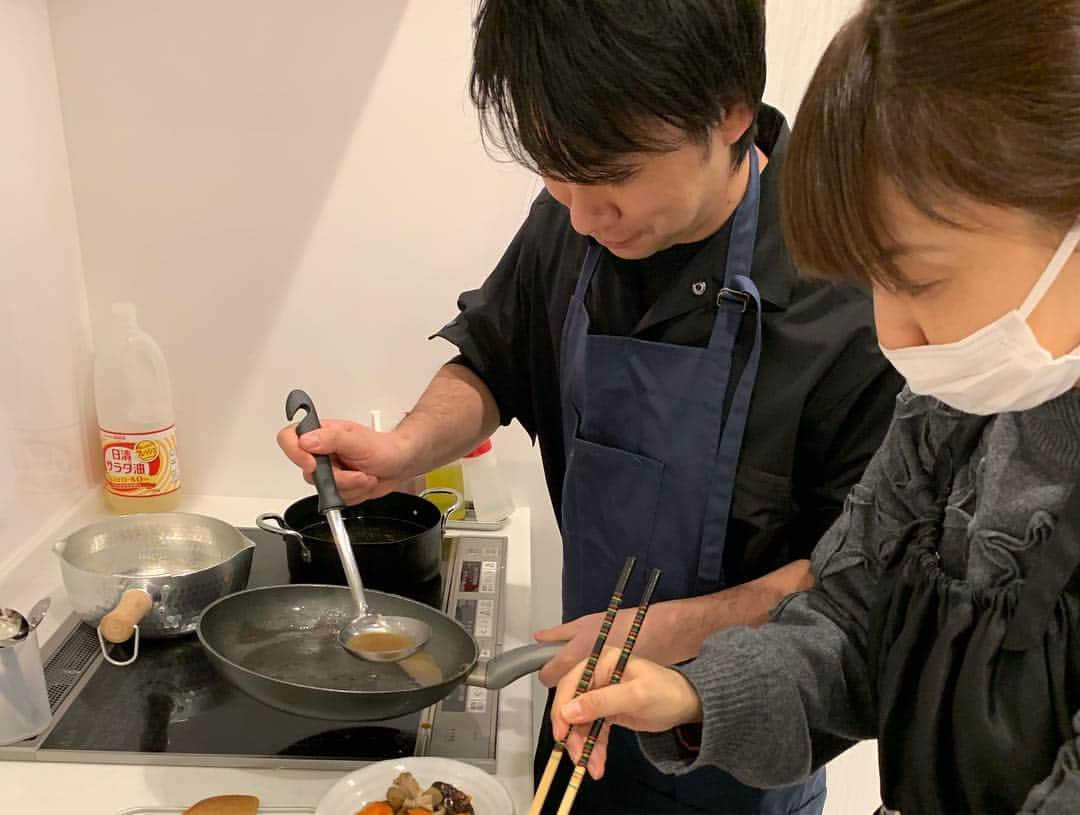 小林麻耶さんのインスタグラム写真 - (小林麻耶Instagram)「2019年✨目標の料理✨  最後の砦に!? 最初から行こう‼️ 『結果にコミット』💖 RIZAP クック に夫と行ってきました‼️50分で2品✨  楽しいし、美味しい💖  料理教室にカウンセラーさんがいらっしゃることに驚きでした😍おかげさまでやる気も続きそうで良かった〜💕 .  #筑前煮  #揚げだし豆腐  #rizapcook  #ライザップクック #料理上手にコミット #マンツーマン  #苦手なことを楽しませてくれる夫に感謝です💕」1月29日 22時20分 - maya712star9