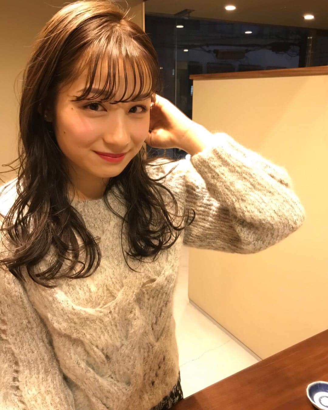 畑中里咲さんのインスタグラム写真 - (畑中里咲Instagram)「. 今日は生まれて初めて髪の毛を染めてもらいました😳✨！！ そしてそして長らく作っていなかった前髪も作ってもらいました😮 大きく変えるって緊張しましたが、お任せで素敵に仕上げてもらって嬉しい限りです😢💓 . 素敵な美容室に素敵な美容師さん。幸せです。柴田さん、ありがとうございます😌💖 @hair_catalog_kyoto . 今日も投票よろしくお願いします！！ #ヘアカラー#アッシュベージュ#美容院#hairsalonsalon#hairmodel#haircolor #salon#salonmodel  #ミスオブミス#ミスコレ#ミスキャンパス同志社女子#同志社女子大学#ミスキャンパス#ファイナリスト#ミスキャン#グランプリ#大学生#京都#奈良 #miss#missofmiss#campus#misscampus#dwc#dwcla#finalist#university#kyoto#nara#japan」1月29日 22時20分 - missdwc2018_4