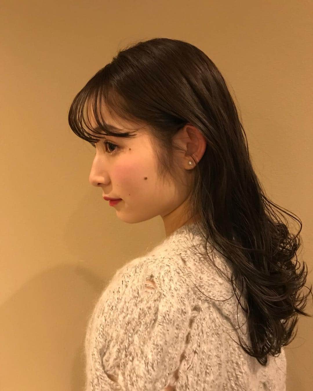 畑中里咲さんのインスタグラム写真 - (畑中里咲Instagram)「. 今日は生まれて初めて髪の毛を染めてもらいました😳✨！！ そしてそして長らく作っていなかった前髪も作ってもらいました😮 大きく変えるって緊張しましたが、お任せで素敵に仕上げてもらって嬉しい限りです😢💓 . 素敵な美容室に素敵な美容師さん。幸せです。柴田さん、ありがとうございます😌💖 @hair_catalog_kyoto . 今日も投票よろしくお願いします！！ #ヘアカラー#アッシュベージュ#美容院#hairsalonsalon#hairmodel#haircolor #salon#salonmodel  #ミスオブミス#ミスコレ#ミスキャンパス同志社女子#同志社女子大学#ミスキャンパス#ファイナリスト#ミスキャン#グランプリ#大学生#京都#奈良 #miss#missofmiss#campus#misscampus#dwc#dwcla#finalist#university#kyoto#nara#japan」1月29日 22時20分 - missdwc2018_4
