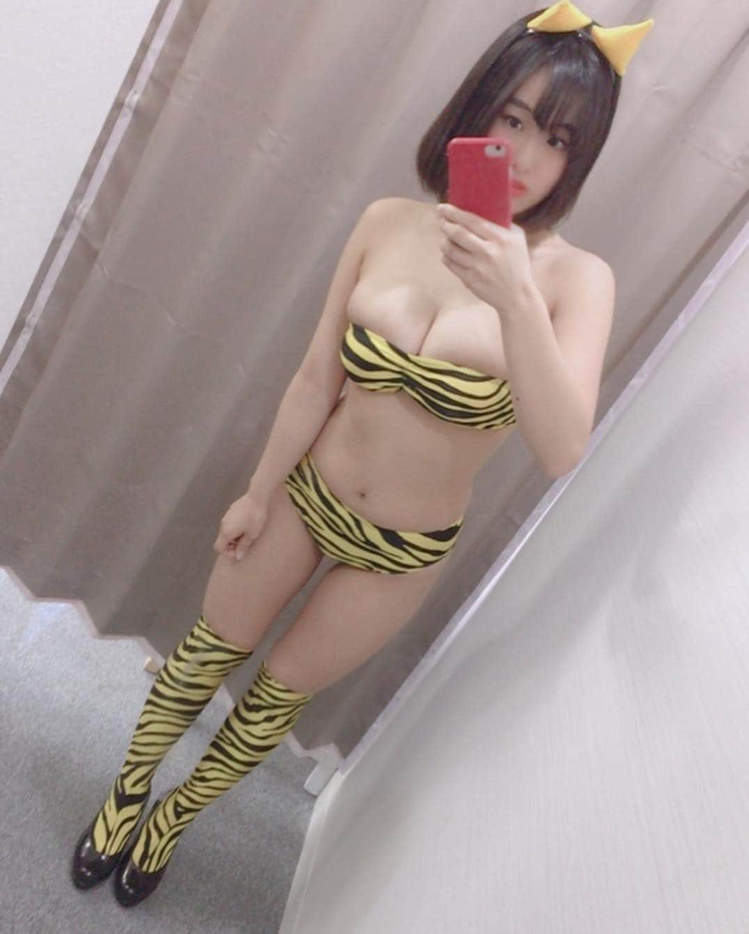 小山玲奈さんのインスタグラム写真 - (小山玲奈Instagram)「好評だった🐯  #ラムちゃん #うる星やつら #今度やる時はちゃんとズラ被りたい #コスプレ #水着 #巨乳 #cosplay #bikini #anime #cosplaysexy」1月30日 0時15分 - reina_koyama_official