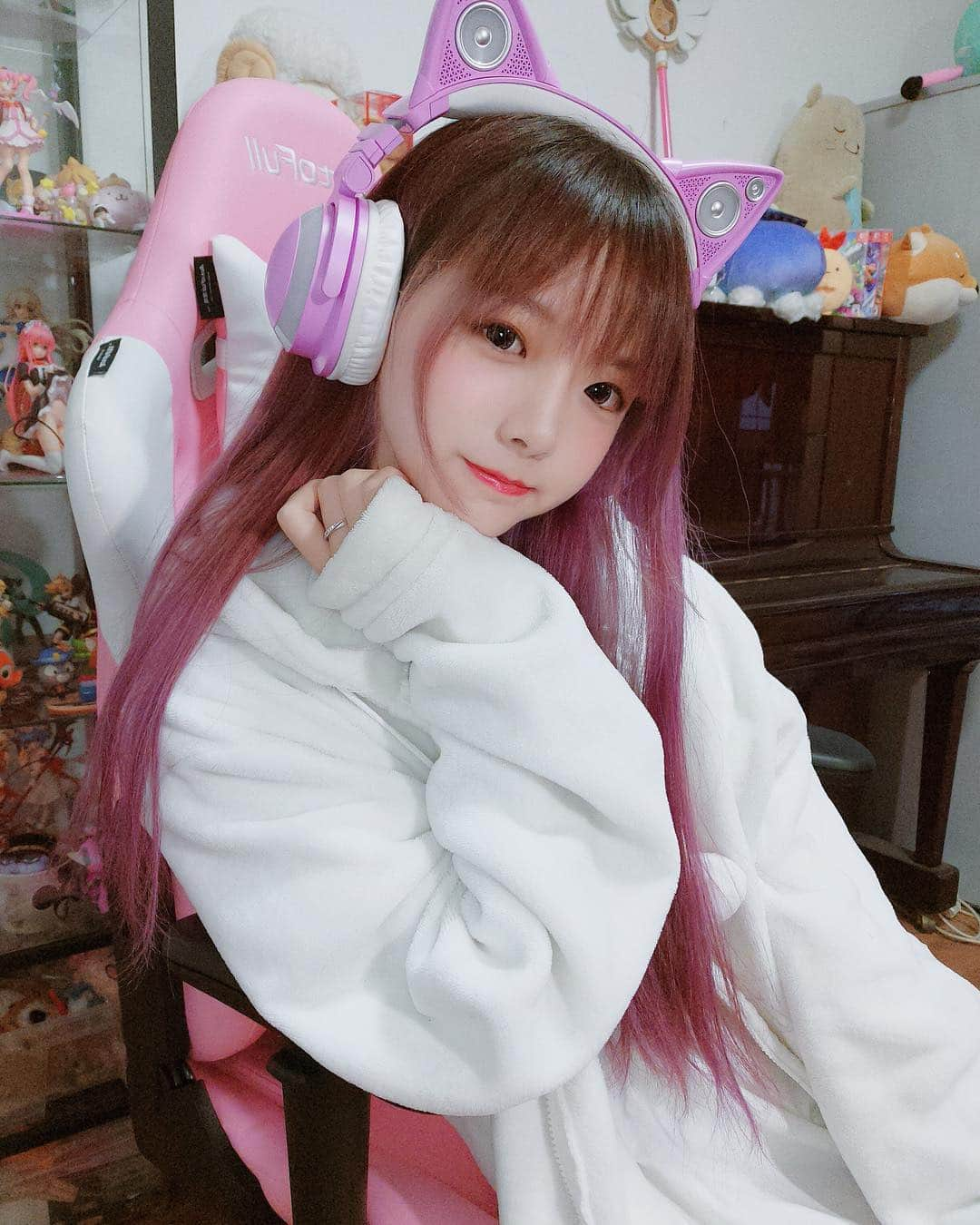 樱群さんのインスタグラム写真 - (樱群Instagram)「There's a heavy snowstorm and I just want to stay at home and play some video games😭」1月30日 0時24分 - sakura.gun