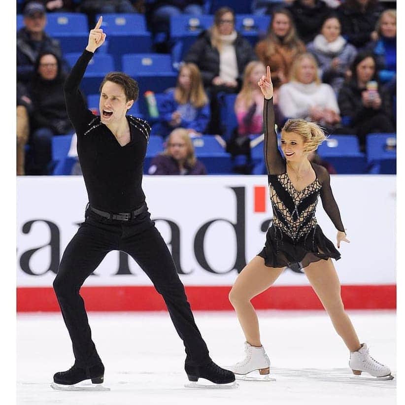 マイケル・マリナロのインスタグラム：「☝🏼 week until @kirsten_mt and I leave to Anaheim for the Four Continents Championships! We are excited to get back out on the ice and perform to the best of our abilities(& also to get out of the snow❄️)! . . . #skatecanada #teamcanada #creatinghistory #jacksonfamily #athlete #iceskating #skating #figureskating #anaheim」