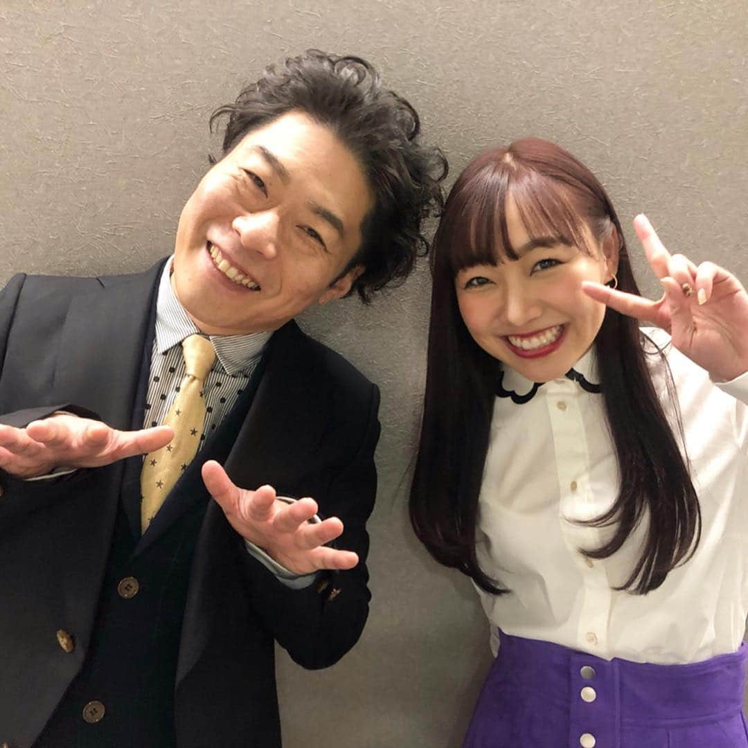 須田亜香里さんのインスタグラム写真 - (須田亜香里Instagram)「1月27日(日)【熱闘！Mリーグ】 @abematv  初めてのアシスタントMCが本当に新鮮です。 現状は３回目で楽しいけど、先のことを思うとプレッシャーももちろんあったりもする。反省もする。。 MCの爆笑問題の田中さんをはじめ、レギュラーのじゃいさん、そしてスタッフさんだけでなくゲストさんからもたくさん愛をいただいております。 温かく見守ってくださる麻雀ファンの方にも感謝しかないです。 本を読んだり時間があるときはMリーグをabematvで観戦したり、アプリで学んだり、、日々麻雀の勉強が楽しいです😊 今は早く麻雀牌を触ったみたいお年頃。 今週ももちろん生放送！ 初心者さんは私と一緒にスタートしよう！ 心からその初心者さんに寄り添えます(笑) ぜひ観てね〜😊 #熱闘mリーグ #mリーグ #麻雀  #unextパイレーツ #小林剛 さん  #インスタントジョンソンじゃい さん  #この日の衣装はシャツの襟が可愛すぎた  #タグを見たらかなり高級なお洋服でびっくり仰天  #来週も楽しみだ #😈💕」1月30日 15時17分 - akarisuda