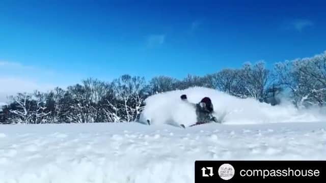 三星マナミのインスタグラム：「❄︎ ❄︎ Suuuuper🤙❄️ ❄︎ 📸:@compasshouse  My item: @roxyjapan  @armadajapan  @oakleyjapan  #nozawaonsen  #mountainlife  #familyski #スノーリゾートに住む #teamueno」