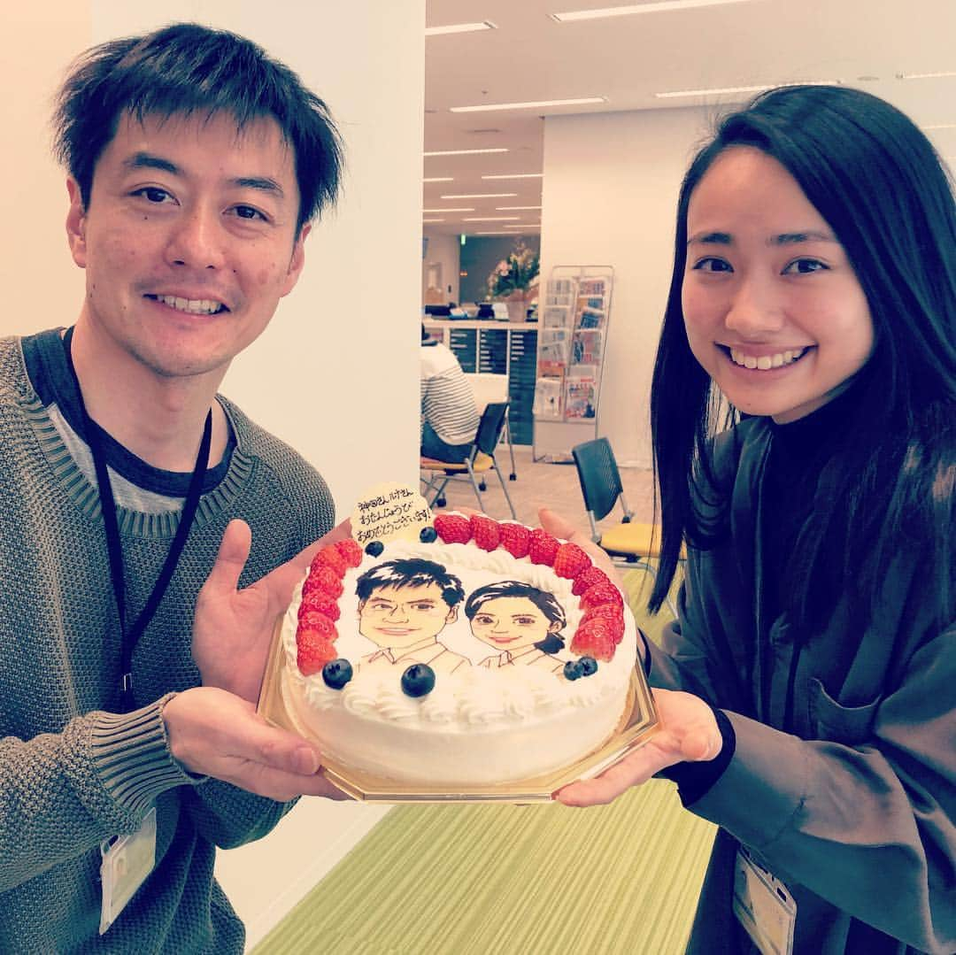 HTB「公式イチオシ！」さんのインスタグラム写真 - (HTB「公式イチオシ！」Instagram)「神田さん！ルナさん！ 誕生日おめでと〜！！！！！ 似顔絵ケーキでお祝いしたよ♪  #毎日寒さと戦いながら天気中継 #頭が下がります #ありがとう #イチオシスタッフルーム #みんなでお祝い #神田昭一 #ルナ #誕生日  #イチオシ」1月30日 11時08分 - htb_ichioshi