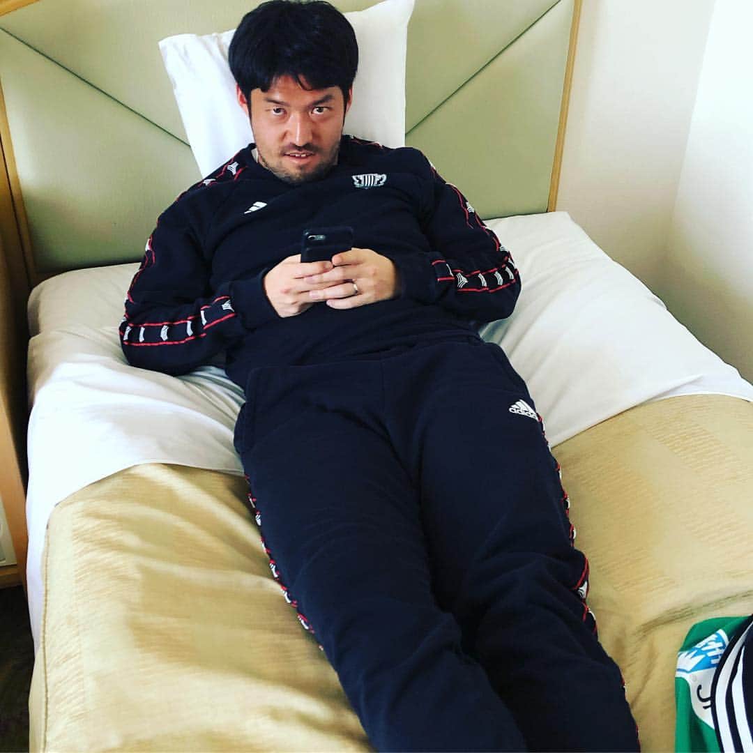 町田也真人さんのインスタグラム写真 - (町田也真人Instagram)「今頃ですが、相部屋紹介！！ バズ・ライトイヤー様  愛されキャラですね。  1分以内に寝る特技をお持ちのスーパーヒーローです。  @miyasaka_masaki15 #バズライトイヤー #35 #一瞬で寝る #yamaga #松本山雅 #同い年」1月30日 14時23分 - yamato.machida