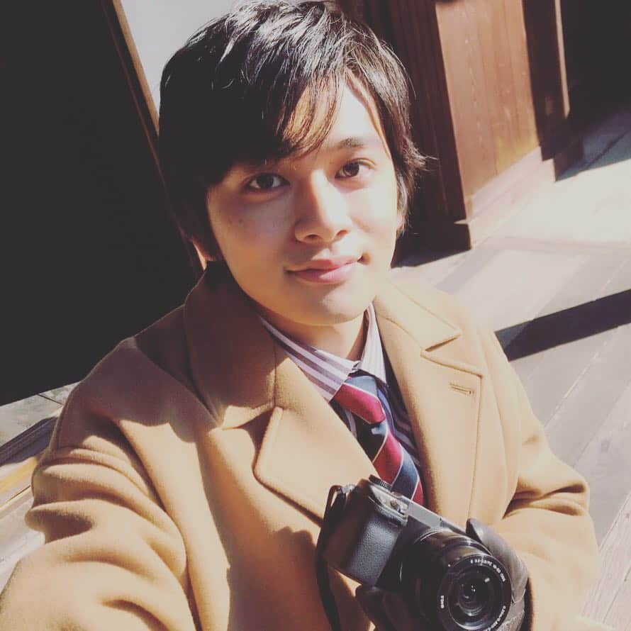 朝飛光太郎（グッドワイフ）のインスタグラム：「調査中  #朝飛初めての自撮り #天気の良い日の調査はより精が出る #日向ぼっこじゃありません #あくまで調査です」