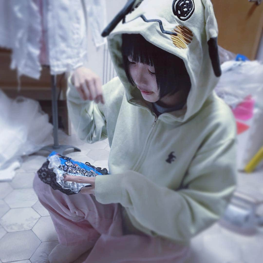 あのちゃんさんのインスタグラム写真 - (あのちゃんInstagram)「衣装についているやつ、ㅤㅤㅤㅤㅤㅤㅤㅤㅤㅤㅤㅤㅤㅤㅤㅤㅤㅤㅤㅤㅤㅤㅤㅤㅤㅤ (分裂できる仕組みになっているだけでからだが切れてるわけじゃないぴかぁ)」1月30日 17時46分 - a_n_o2mass