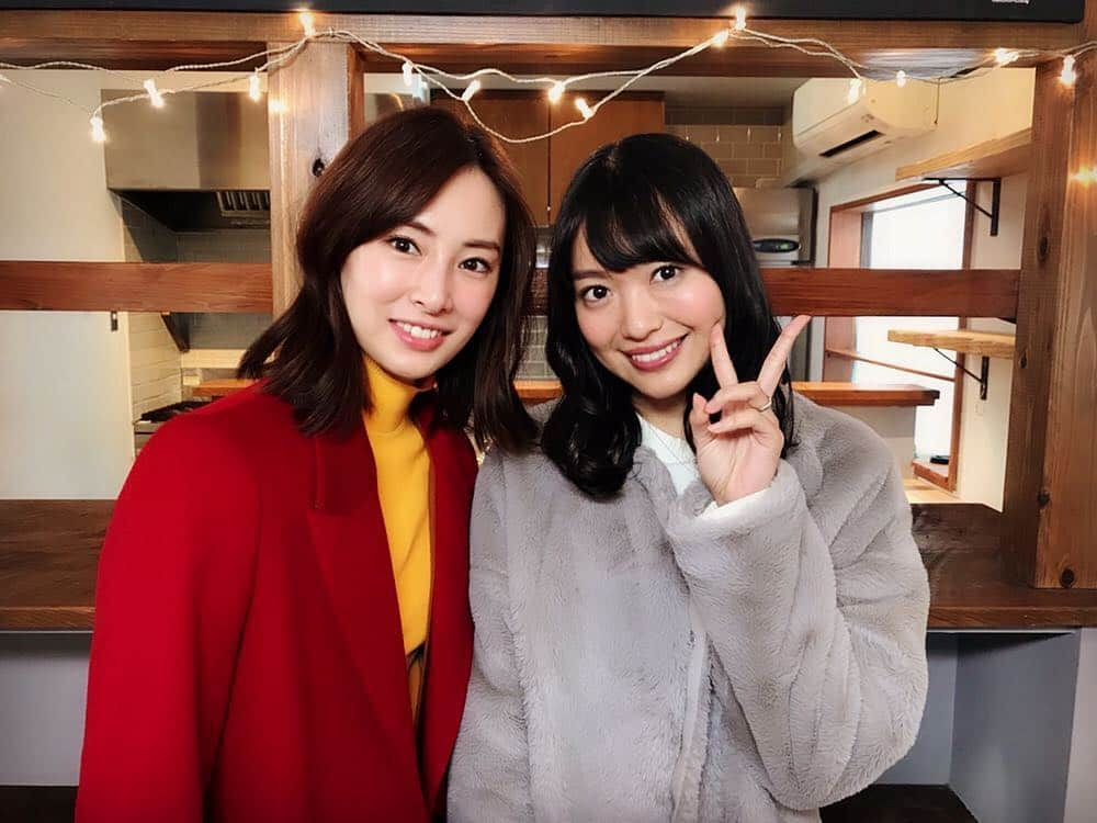 北原里英さんのインスタグラム写真 - (北原里英Instagram)「本日22時から 日本テレビ📺『家売るオンナの逆襲』 第4話ゲスト出演いたします！ . 働き方改革、ゆとり世代… 今週もいろいろな事件が起こる予感です。 ぜひ見てください💁🏻‍♀️✨ .  #北川景子 さんと撮っていただきました 綺麗すぎて美しすぎて緊張しました、、、。 .  #家売るオンナの逆襲」1月30日 18時08分 - rie_kitahara_3