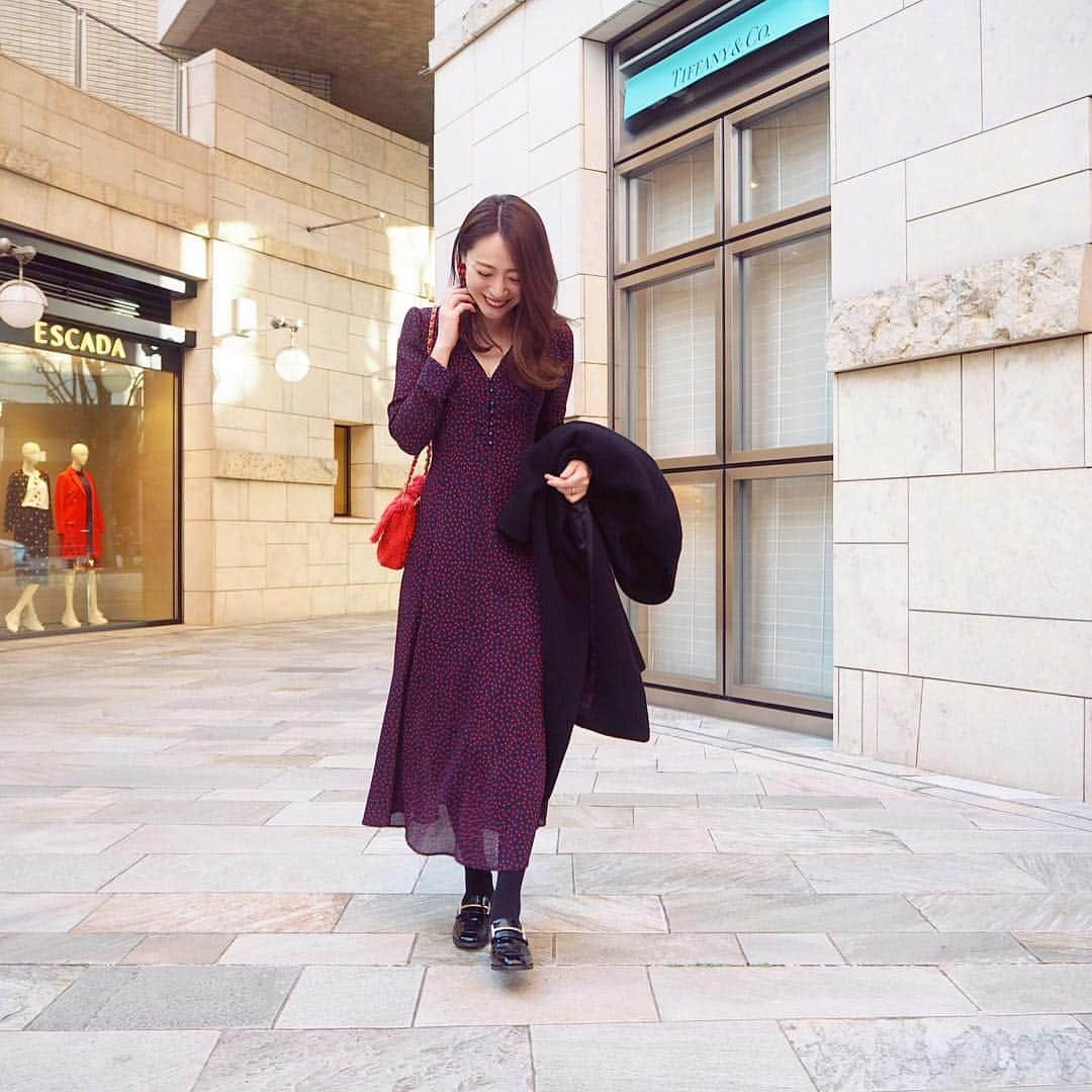 磯部奈央さんのインスタグラム写真 - (磯部奈央Instagram)「Coordinate☺︎❤︎ . 先日きよぴーとランチに出かけた日のコーディネート❤︎ きれいラインのワンピに一目惚れで、柄違いで購入したのですが、これはドット柄☺️ . #dress…#cocodeal  #bag …#chanel #shoes …#jeffreycampbell . . . . #coordinate #style #ootd #instagood #instafashion #コーデ #シンプルコーデ #ファッション #コーディネート #fashion #outfit #ドット柄 #ココディール #ワンピース #cocogirls_style」1月30日 19時23分 - nao_isobe729