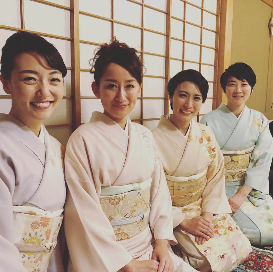 松川浩子さんのインスタグラム写真 - (松川浩子Instagram)「お誘い頂いた初釜。  みんなでお着物着ました！  歳をとる度に 日本ってええなぁ〜と しみじみと感じます。  お茶も習ってみたいなぁ。  果歩さんともご一緒できて 所作の美しさは 人間の美しさということを 考えさせられました。  ひとつひとつを丁寧に。 永遠のテーマです💦  #初釜#お茶#煎茶道はやってたけど#流派で全然違う#みとみ #和装#着物」1月30日 19時29分 - hiroko_matsukawambs