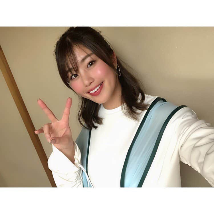 稲村亜美さんのインスタグラム写真 - (稲村亜美Instagram)「笑ってコラえてありがとうございました😭❤️収録であんなに泣いてしまったことないくらいに感動をしてしまってお父さんにたくさん大好きを伝えて幸せな時間を出来るだけ多く過ごしてほしいと思いました🙏 笑コラさんは本当に温かい雰囲気で大好きな現場です😍 また呼ばれるように頑張らなきゃ！！！ 衣装は tops&skirt  #andykey @andykeyofficial  でした❤️」1月30日 21時13分 - inamura_ami