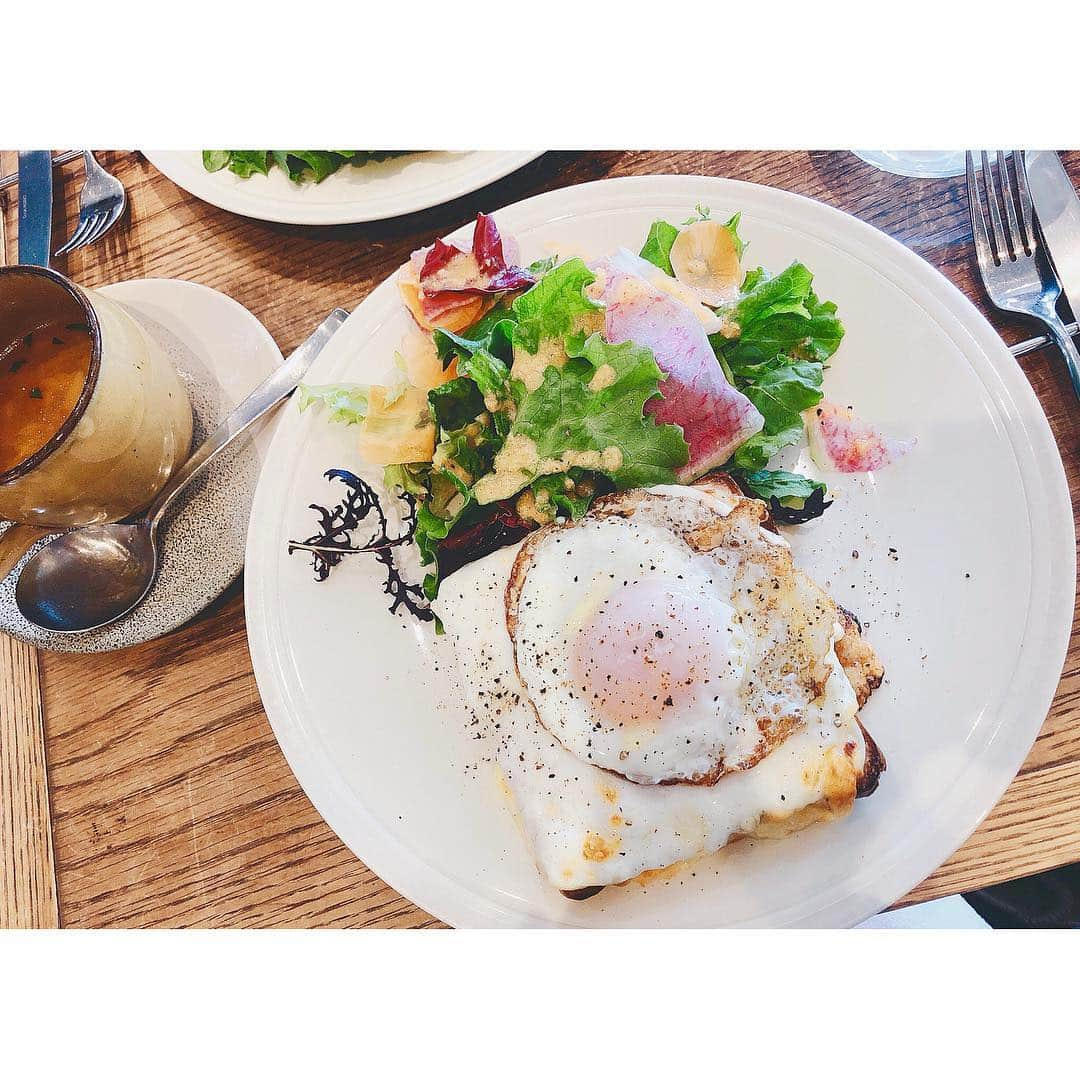 森脇亜紗紀さんのインスタグラム写真 - (森脇亜紗紀Instagram)「🍞🥗🍳💓 美味しいパンのお店で. ❤︎ 大好きなチーズたっぷり🤤🧀 美味しかった〜〜〜😍 次はパンケーキの予定✌︎❤︎笑 #lunch #croquemadame #めーしゃんあーちゃんコンビ #さっきと微妙に違うver.」1月30日 21時17分 - asaki516