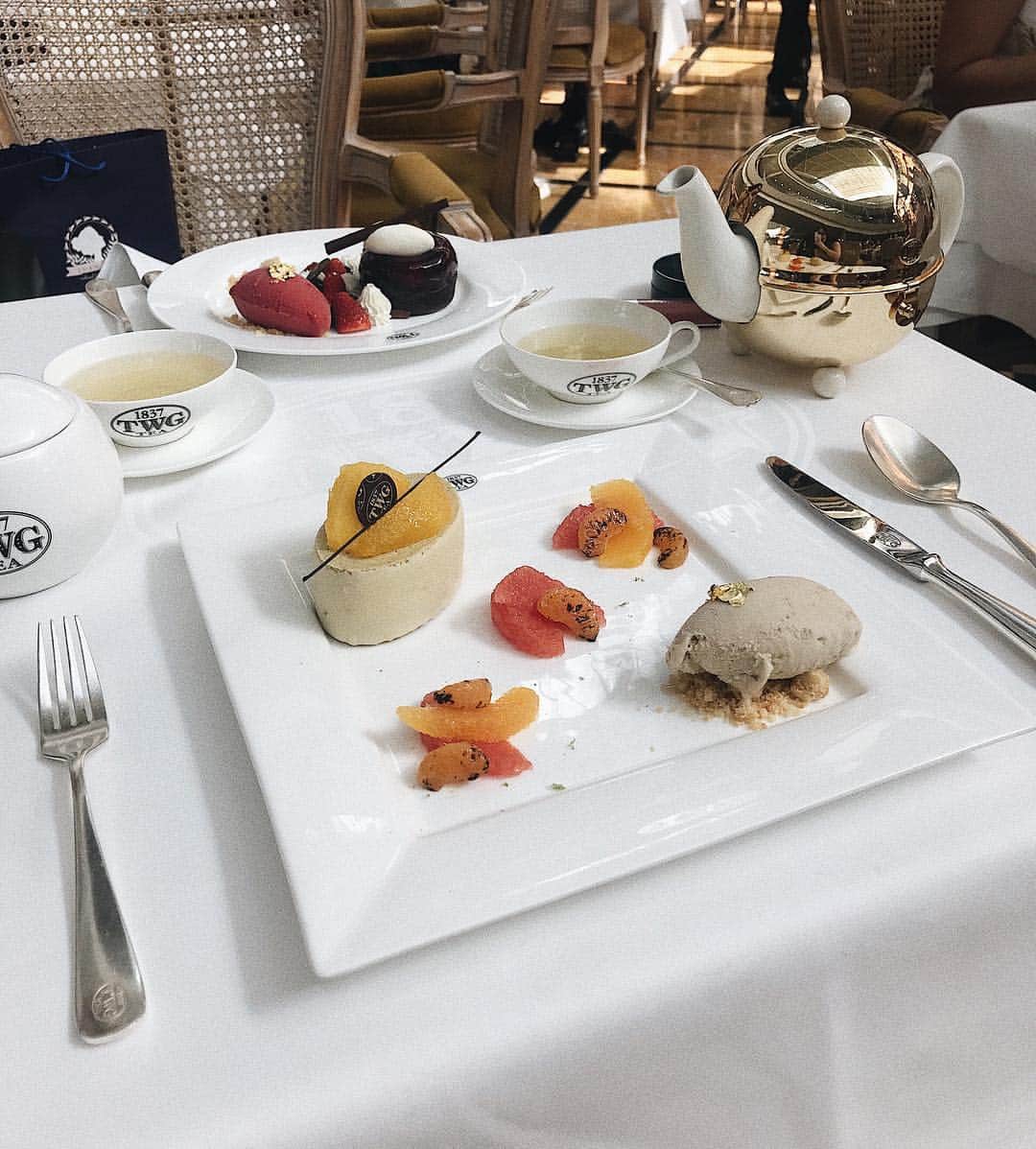 Marumiのインスタグラム：「⚜️✨ . #TWG #twgtea #cafe #marinabaysands」