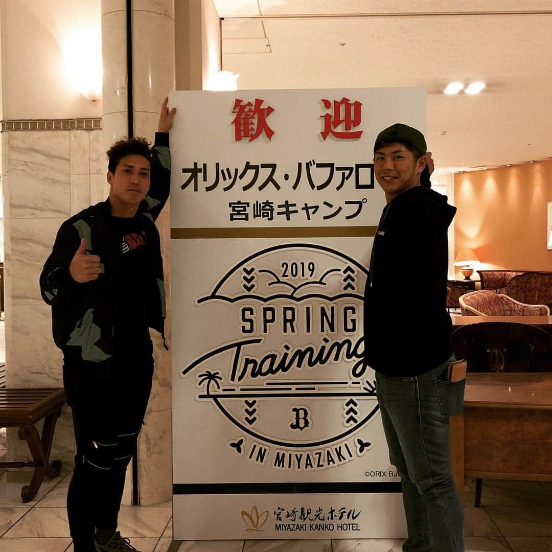後藤駿太のインスタグラム：「選手会長と！ キャンプ頑張ります。 是非宮崎に足を運んで下さい。」