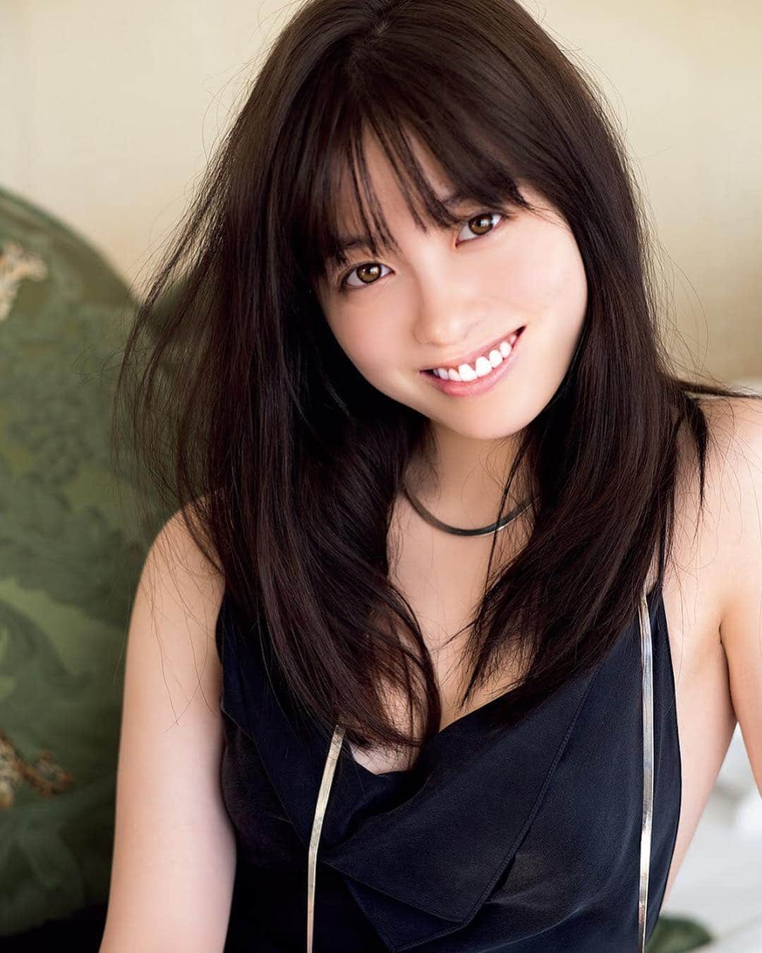 週刊少年マガジンのインスタグラム：「1月30日発売の「週刊少年マガジン」9号に、 #橋本環奈 さんが登場！﻿ ﻿ 迫る2月3日、自身の二十歳の誕生日にニースとパリで撮影したメモリアル写真集『 #NATUREL 』を発売！ 発売に先行して、マガジン独占掲載のアザーカットを16pのグラビアで大放出！ タイトル通りNATUREL（仏語で「自然体の」「ありのままの」意味）な彼女の魅力を、たっぷりご覧ください！﻿ ﻿ ﻿ 撮影／JIMMY MING SHUM﻿ スタイリング／北澤 momo 寿志(band)﻿ ヘアメイク／小西 神士(band)﻿ デザイン／坂上和也(banjo)﻿」