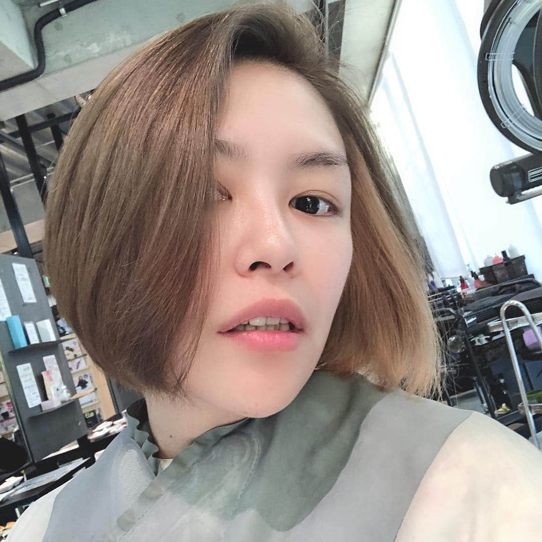 佐藤幸子さんのインスタグラム写真 - (佐藤幸子Instagram)「#ニューヘアカラー #ニューカット  #ツートーンカラー #インナーカラー」1月30日 22時46分 - sato_sachiko_idea