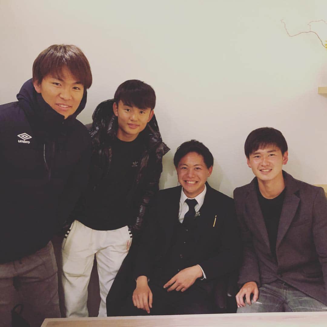 のインスタグラム：「焼肉行ってきました〜  #焼肉#零條#表参道 #ユースの先輩 #吹野竜司 #素晴らしい接客でした #久保建英 #フォロワー分けてください！ #ヨシッタ選手 #ごちそうさまでした？」