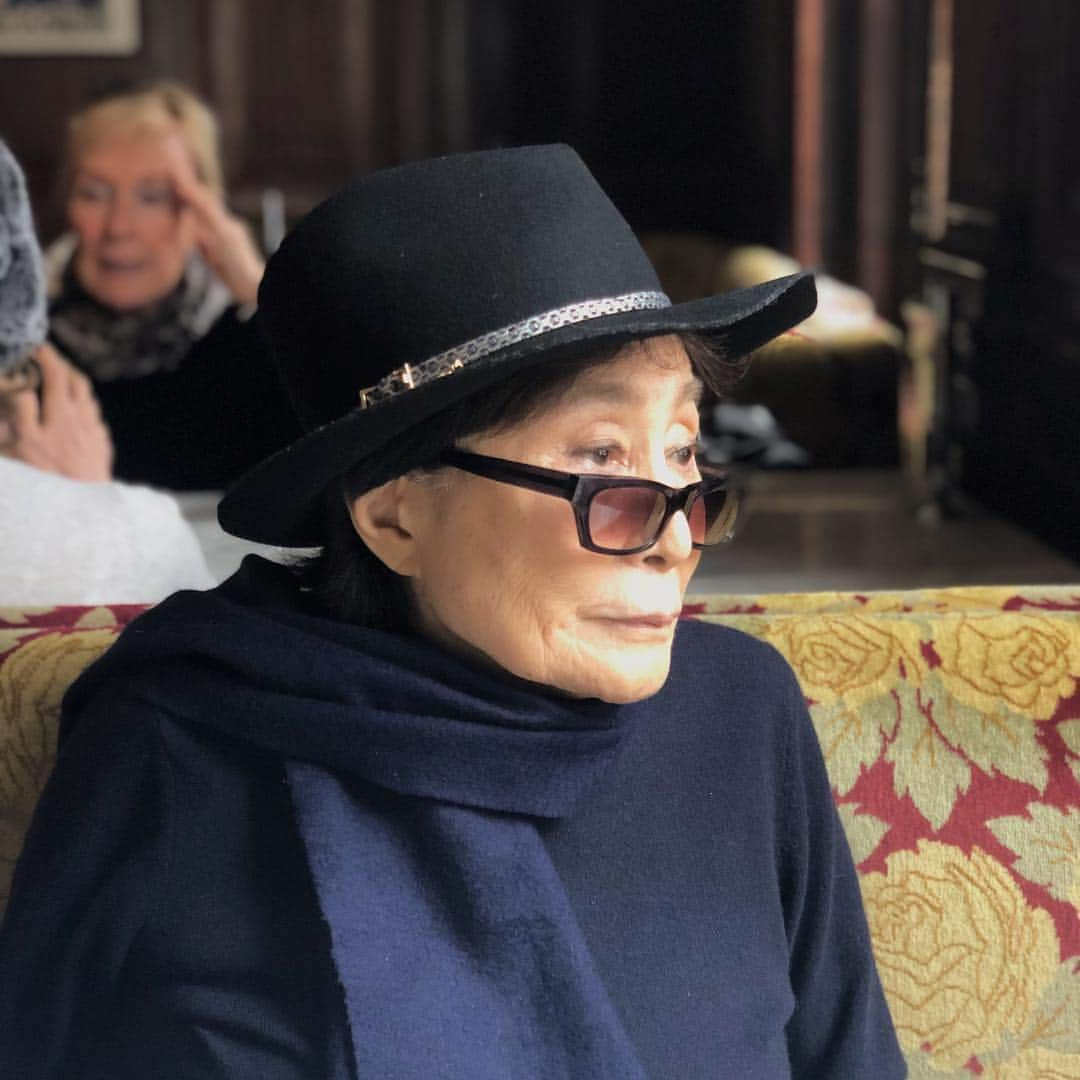 オノ・ヨーコさんのインスタグラム写真 - (オノ・ヨーコInstagram)「Life is beautiful. yoko」1月31日 4時13分 - yokoono