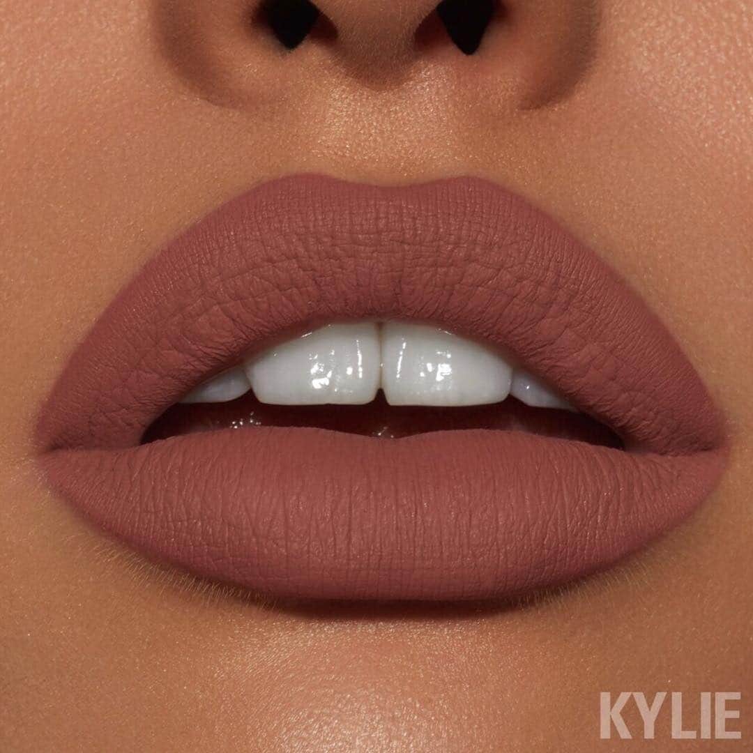 Kylie Cosmeticsさんのインスタグラム写真 - (Kylie CosmeticsInstagram)「BUILT TO LAST liquid lipstick 💄 and FOREVER AND ALWAYS lip liner from the Valentine Collection FOREVER SET! Only TWO days to go until you can grab these for yourself! 💕Swipe to see STORY OF US #HIGHGLOSS layered on top! ✨」1月31日 6時10分 - kyliecosmetics